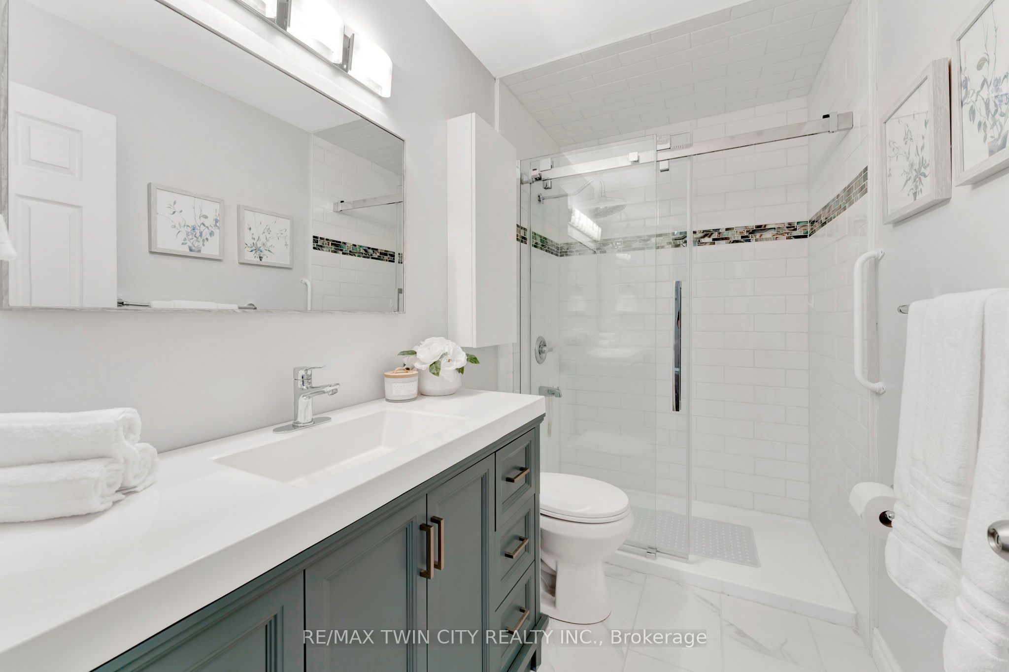 #8 - 205 Highland Crescent Property Photo 23