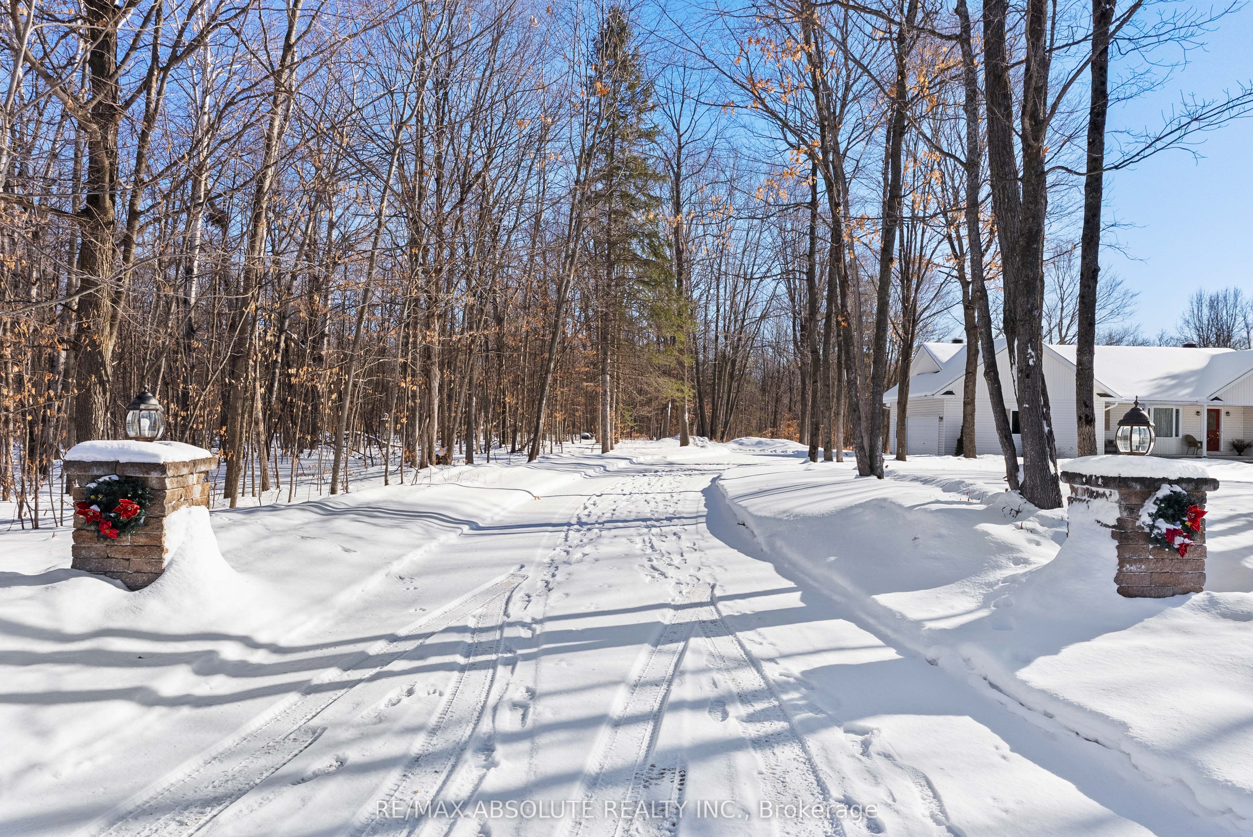 123 Woodridge Crescent Property Photo 3