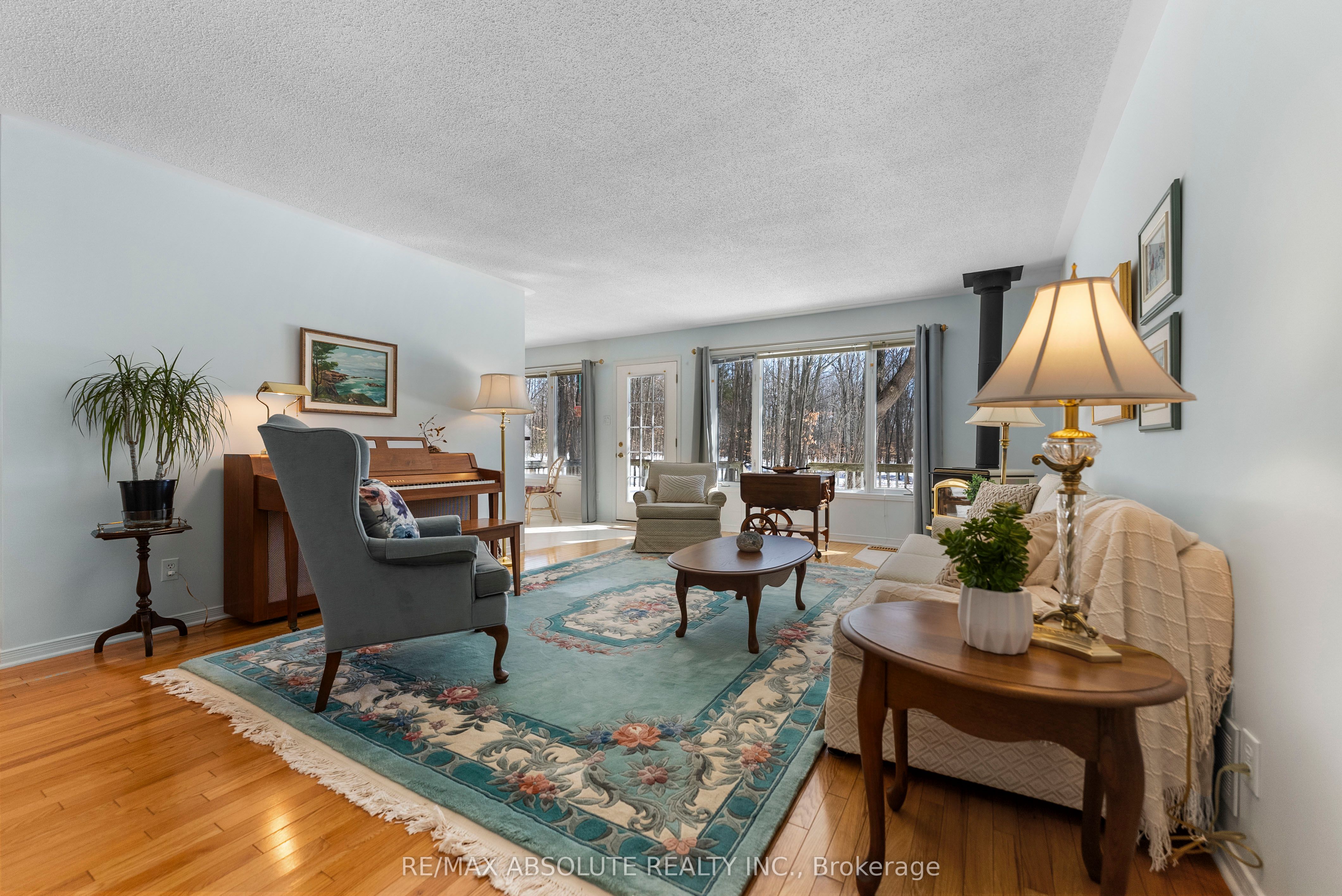 123 Woodridge Crescent Property Photo 8