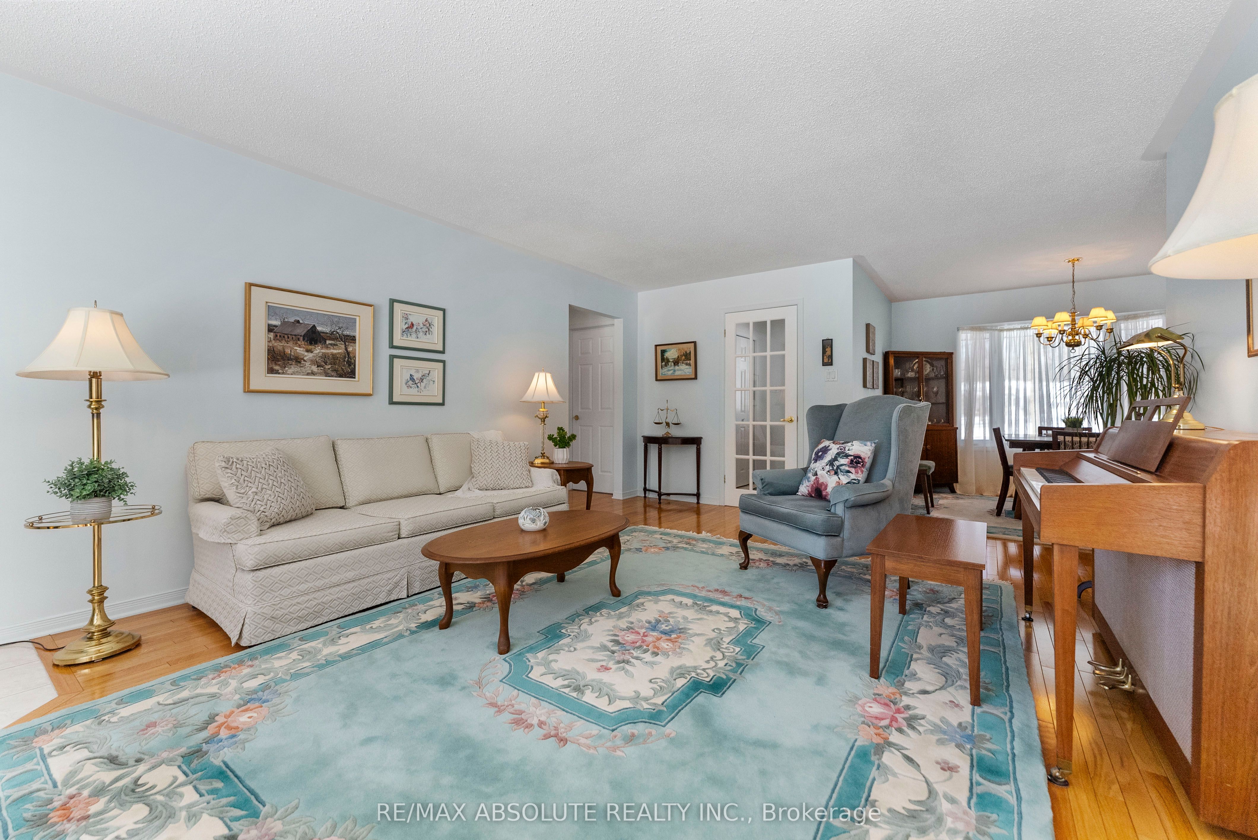 123 Woodridge Crescent Property Photo 9