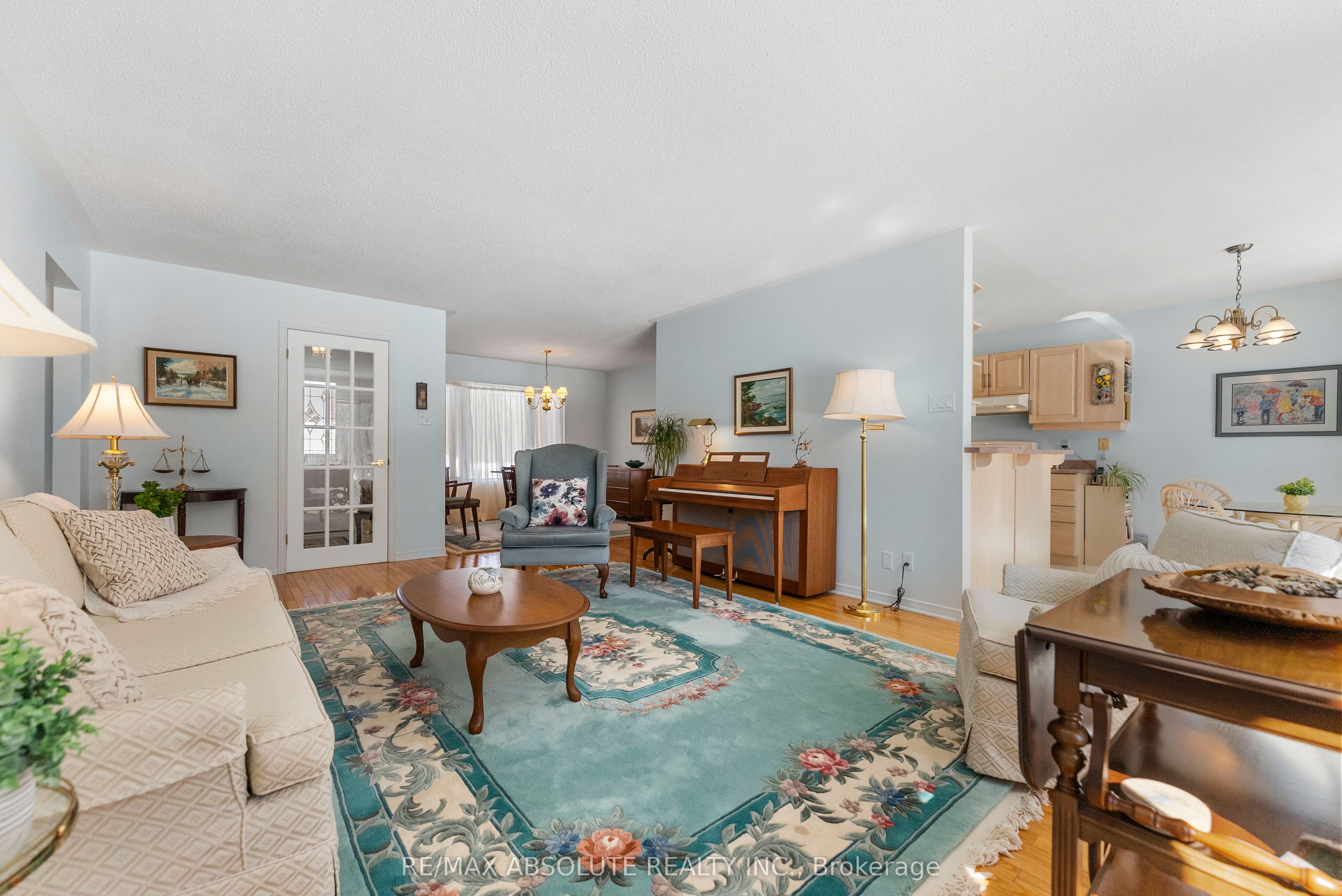 123 Woodridge Crescent Property Photo 12