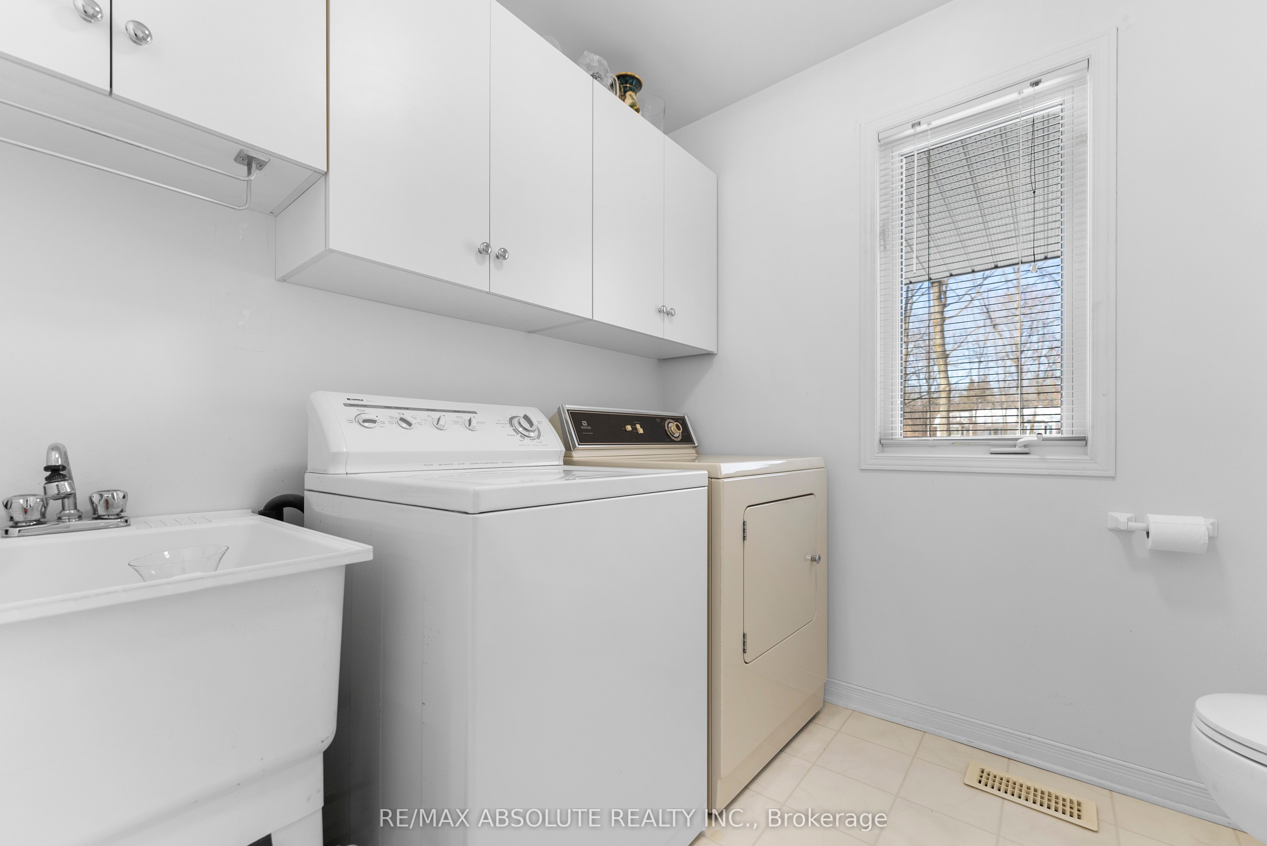 123 Woodridge Crescent Property Photo 24