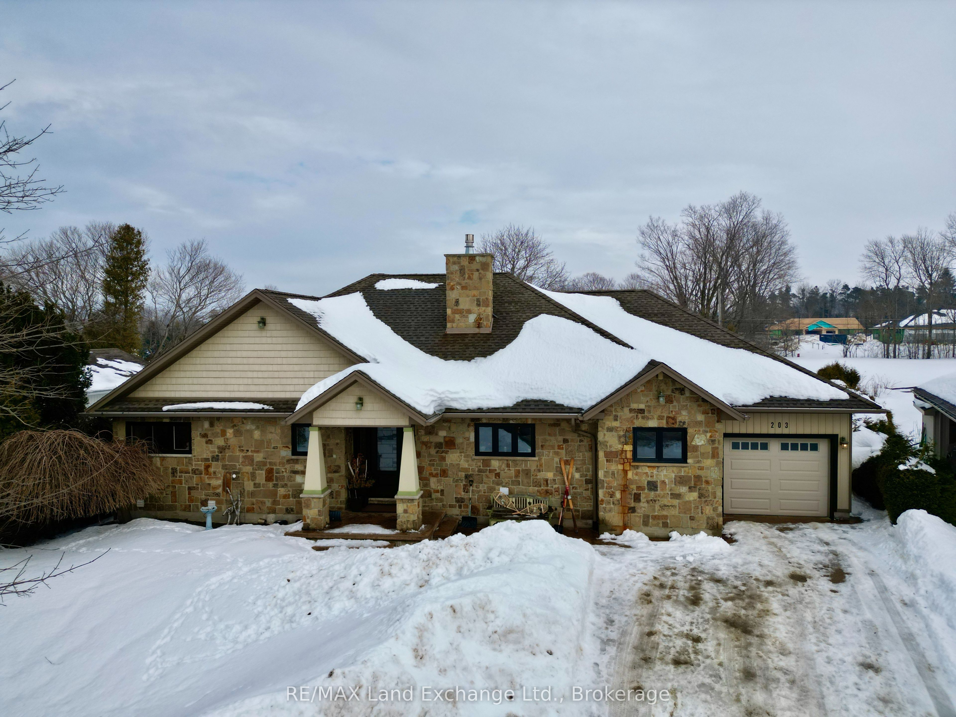 203 Campbell Crescent Property Photo
