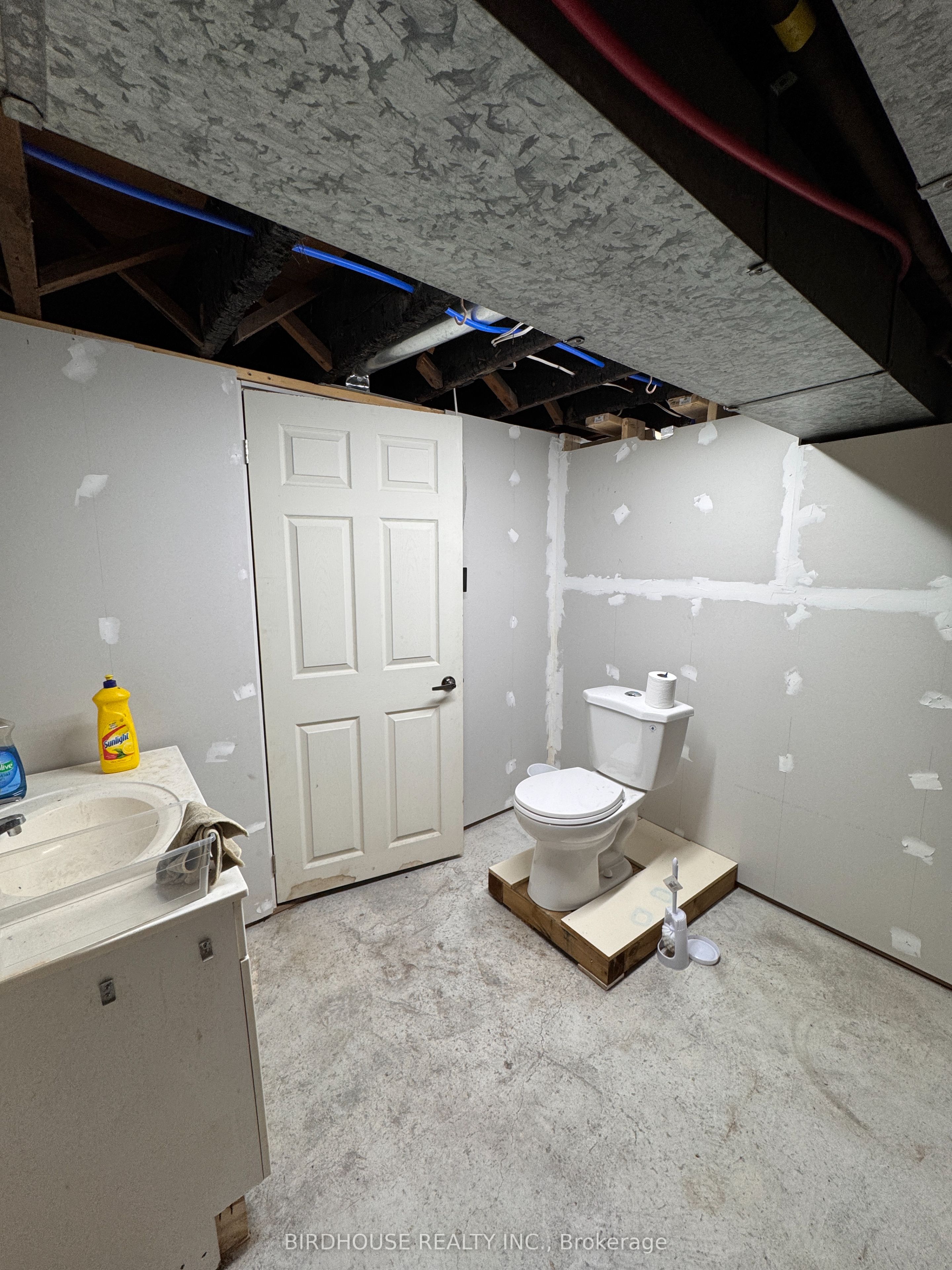 8 Lindsay Street Property Photo 10
