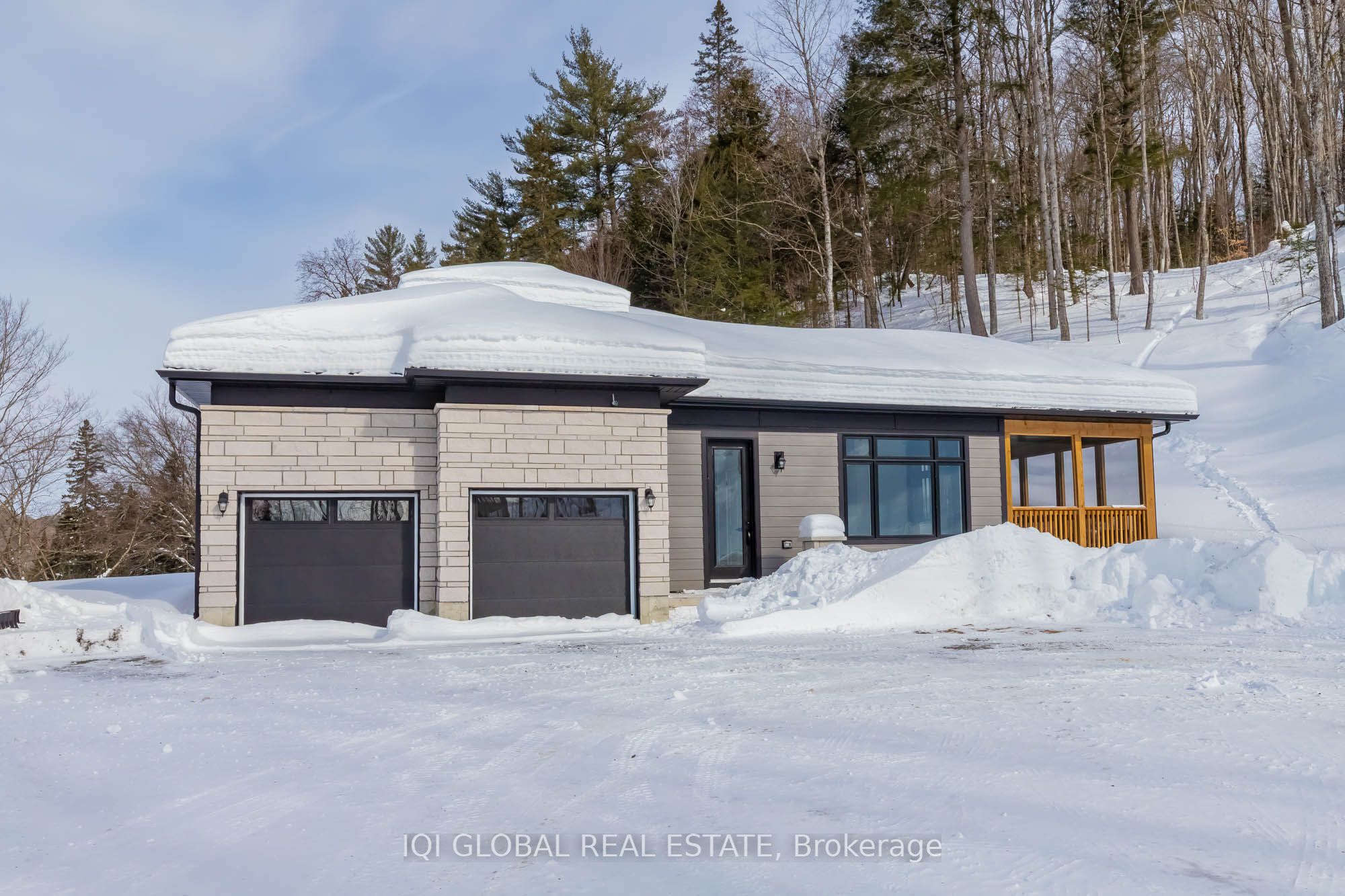 #48 - 1055 Greensview Drive Property Photo 1