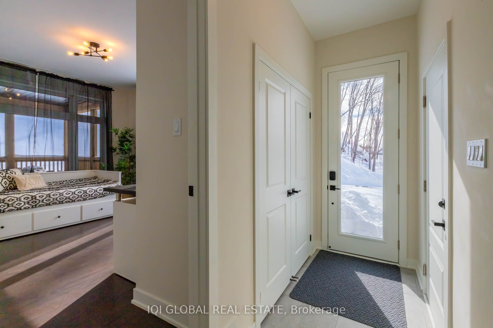 #48 - 1055 Greensview Drive Property Photo 5