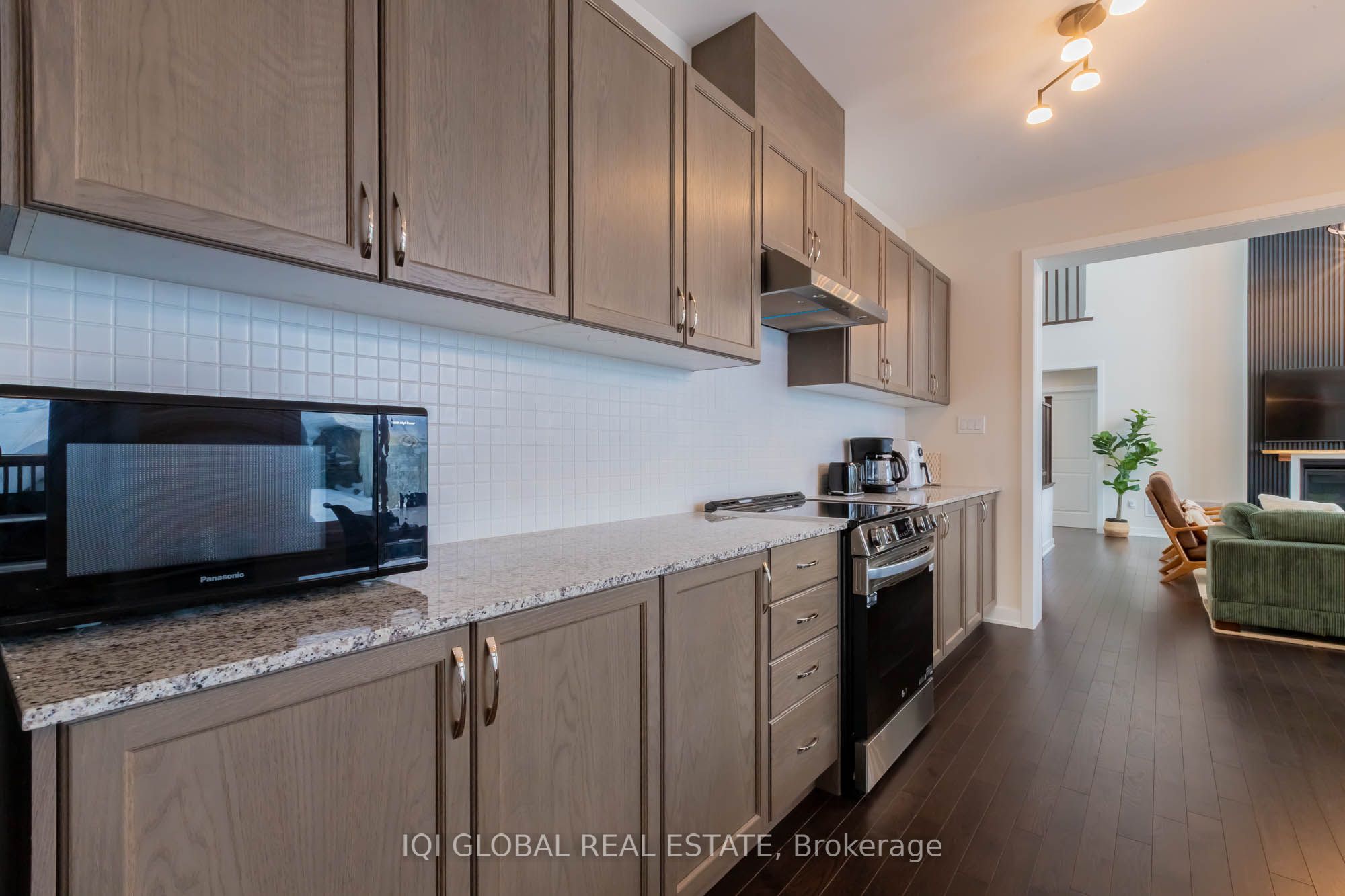 #48 - 1055 Greensview Drive Property Photo 10