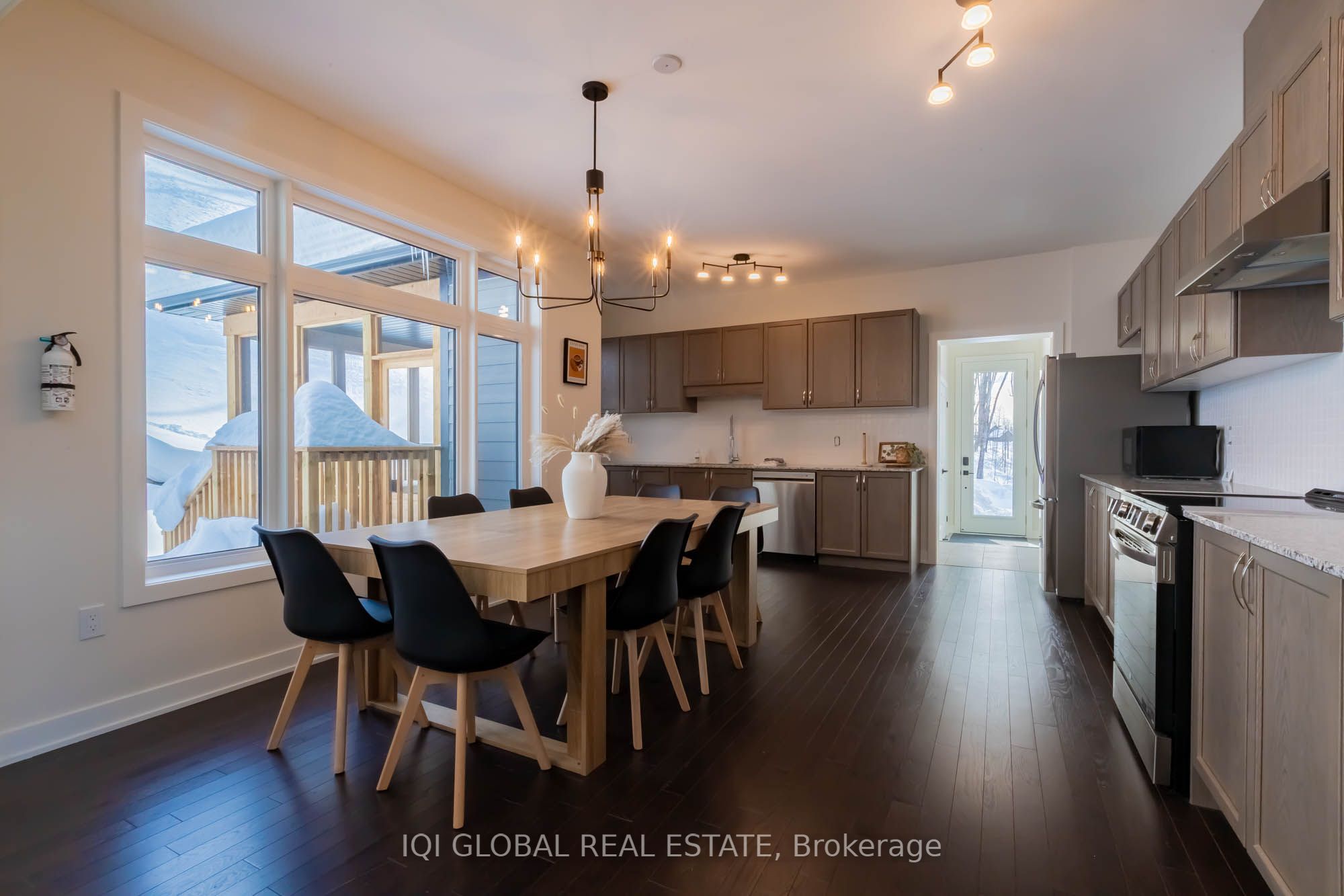 #48 - 1055 Greensview Drive Property Photo 16