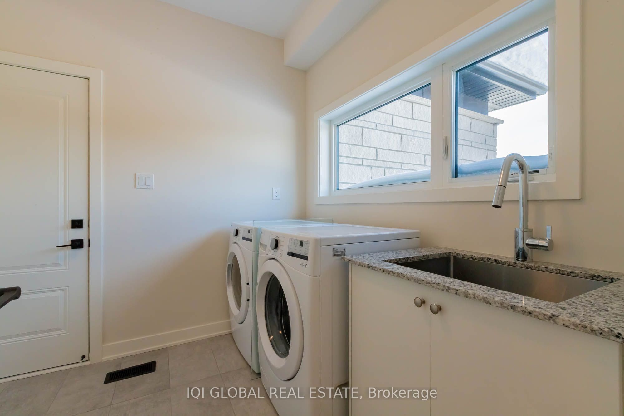 #48 - 1055 Greensview Drive Property Photo 27