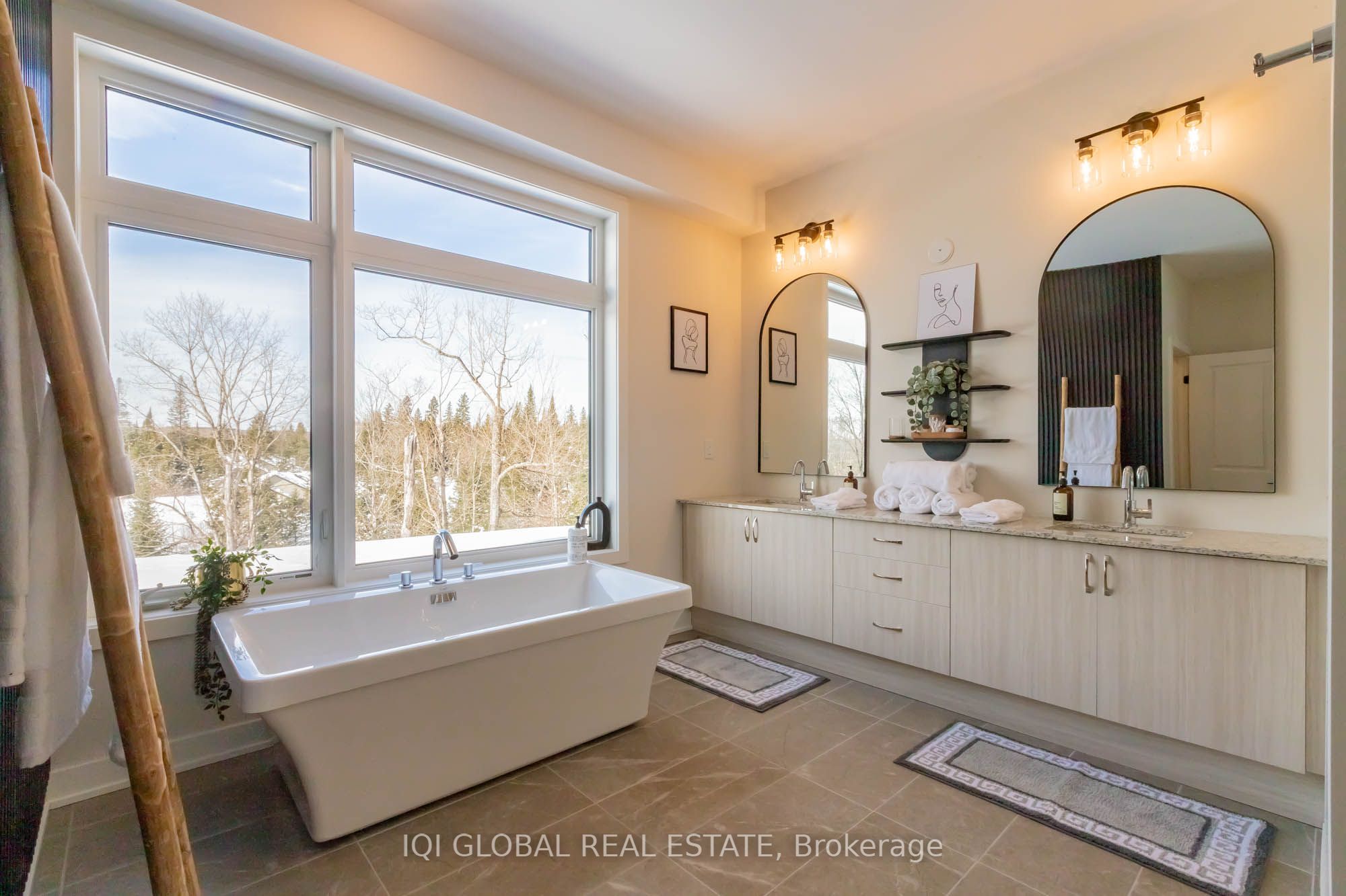 #48 - 1055 Greensview Drive Property Photo 31