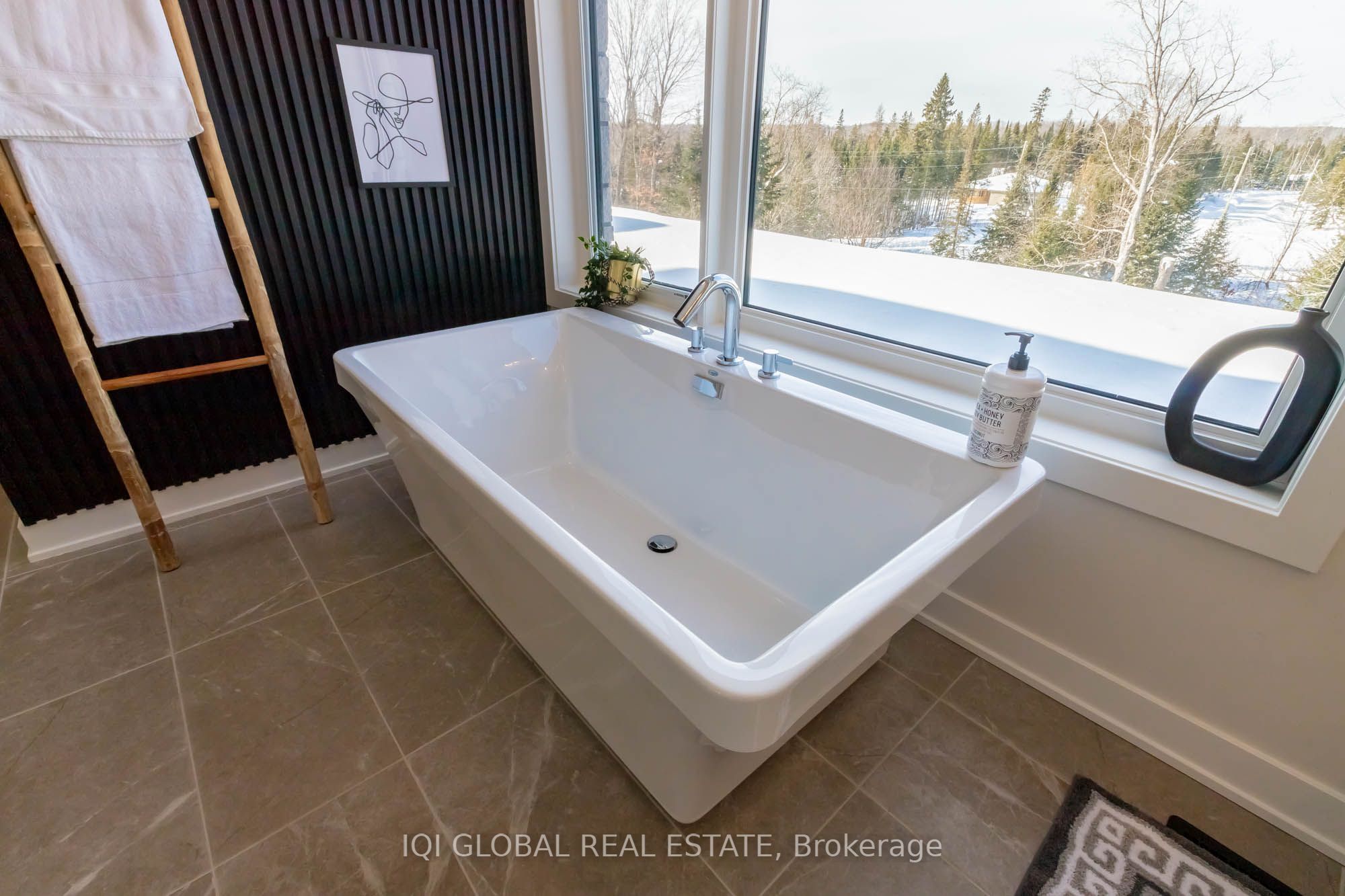 #48 - 1055 Greensview Drive Property Photo 34