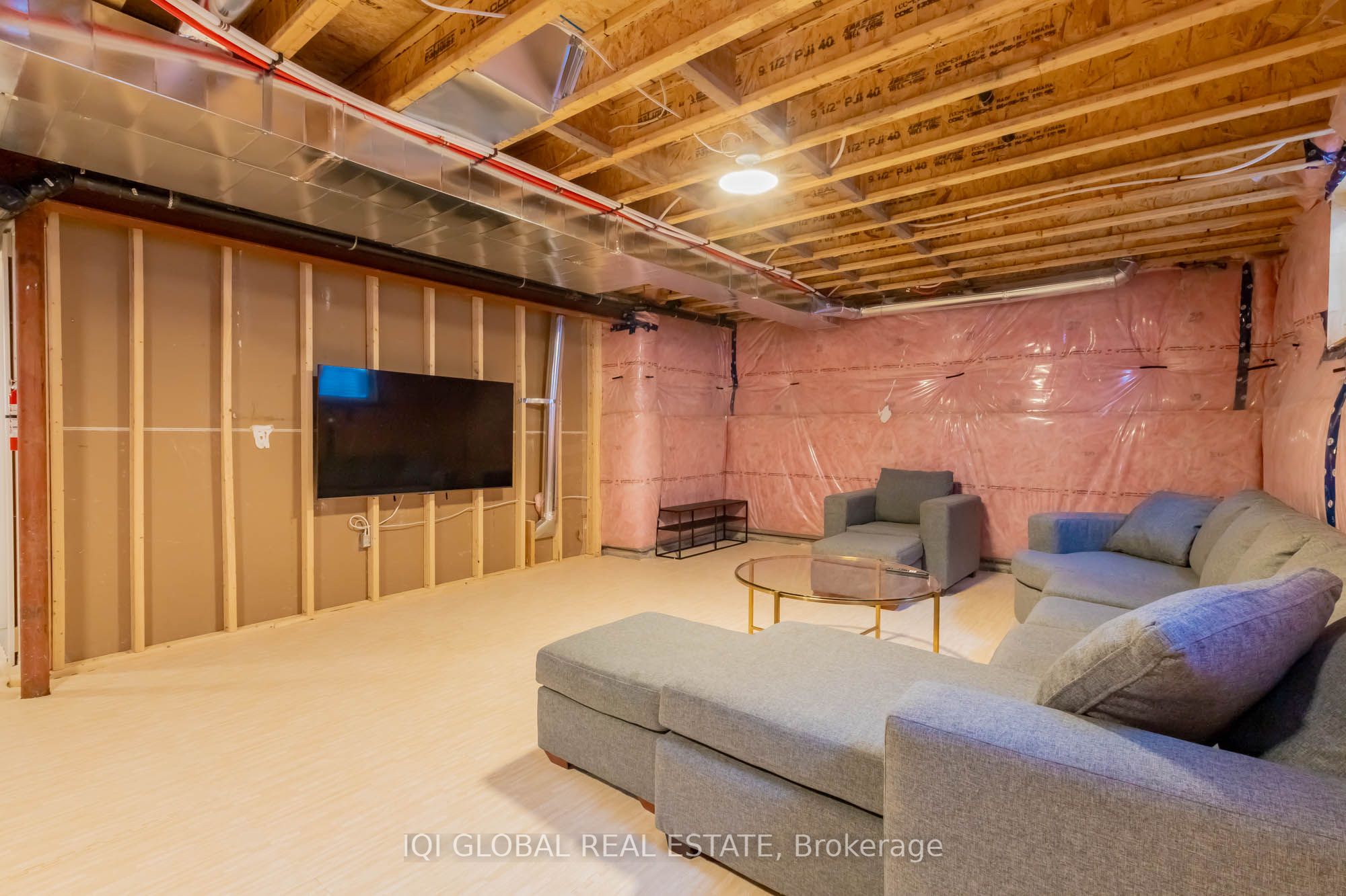 #48 - 1055 Greensview Drive Property Photo 46
