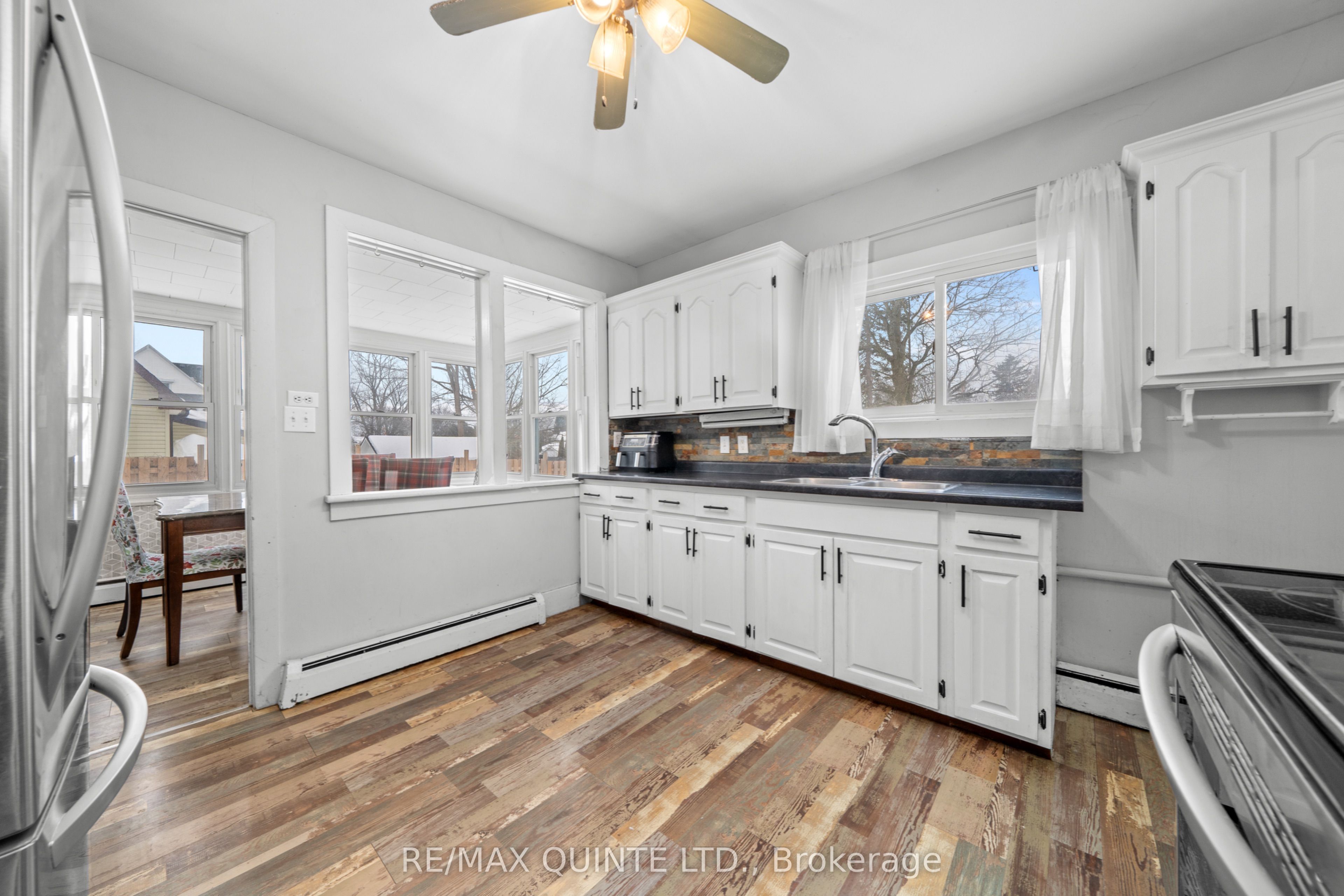 48 Young Street Property Photo 2