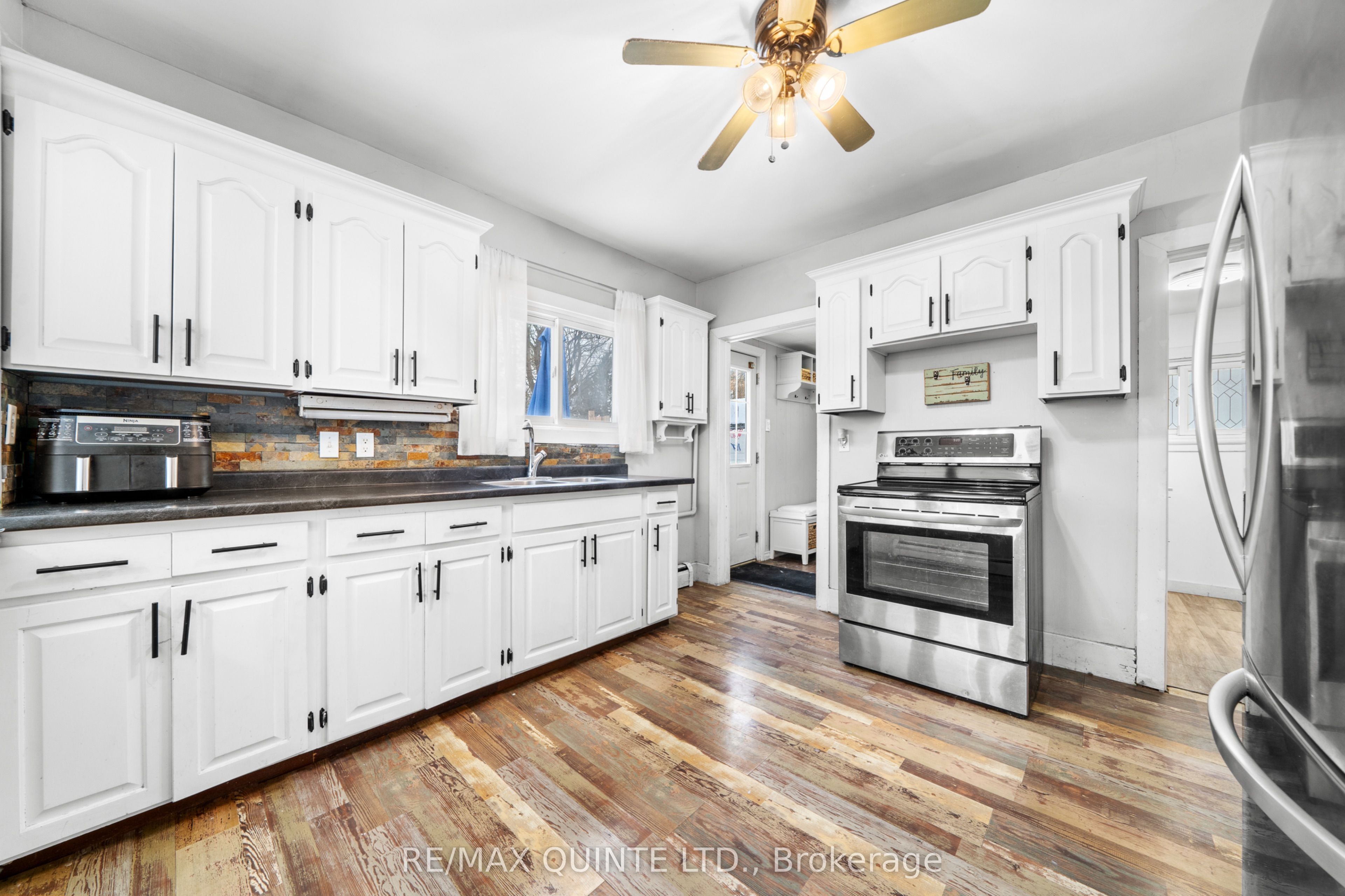 48 Young Street Property Photo 3