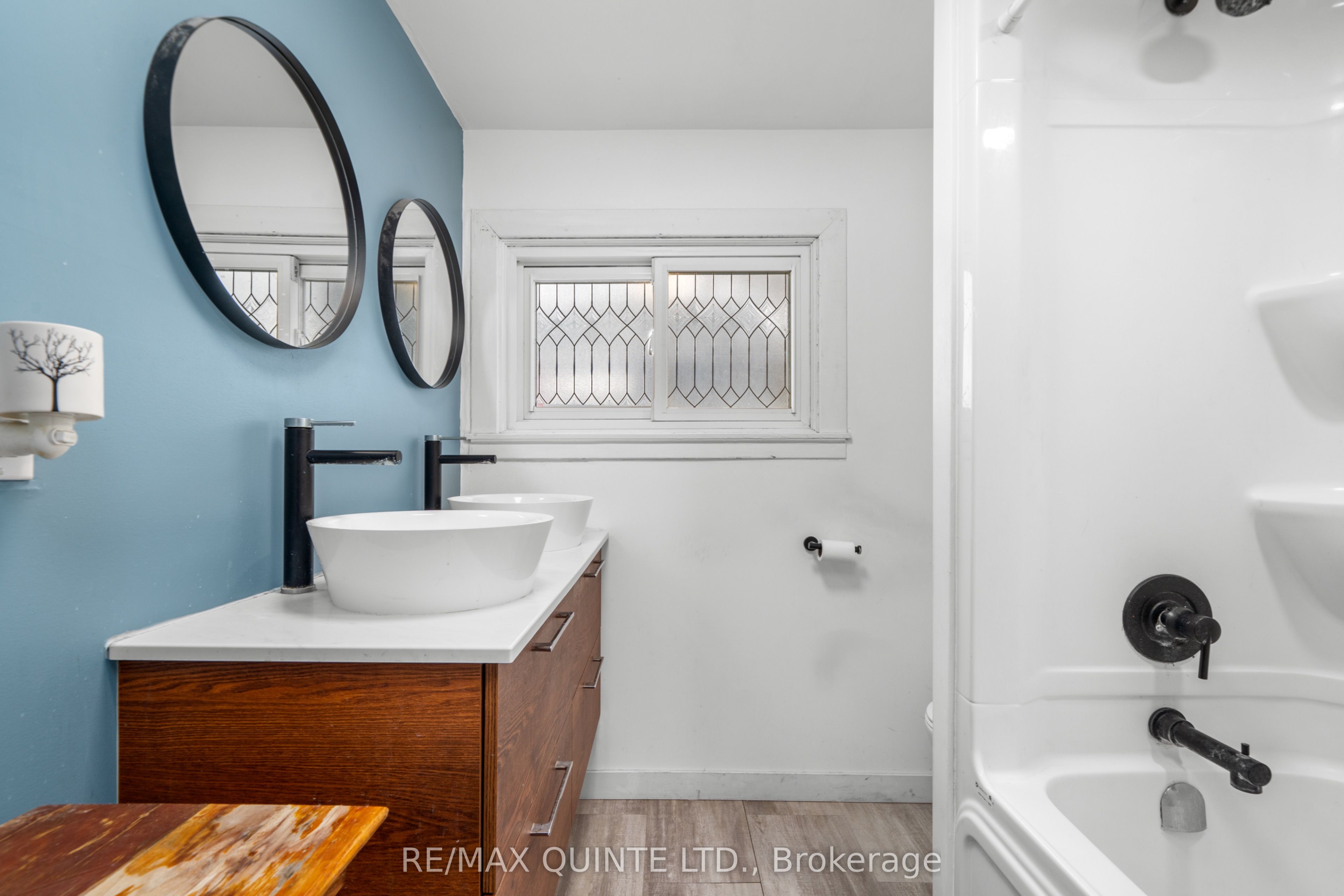 48 Young Street Property Photo 8
