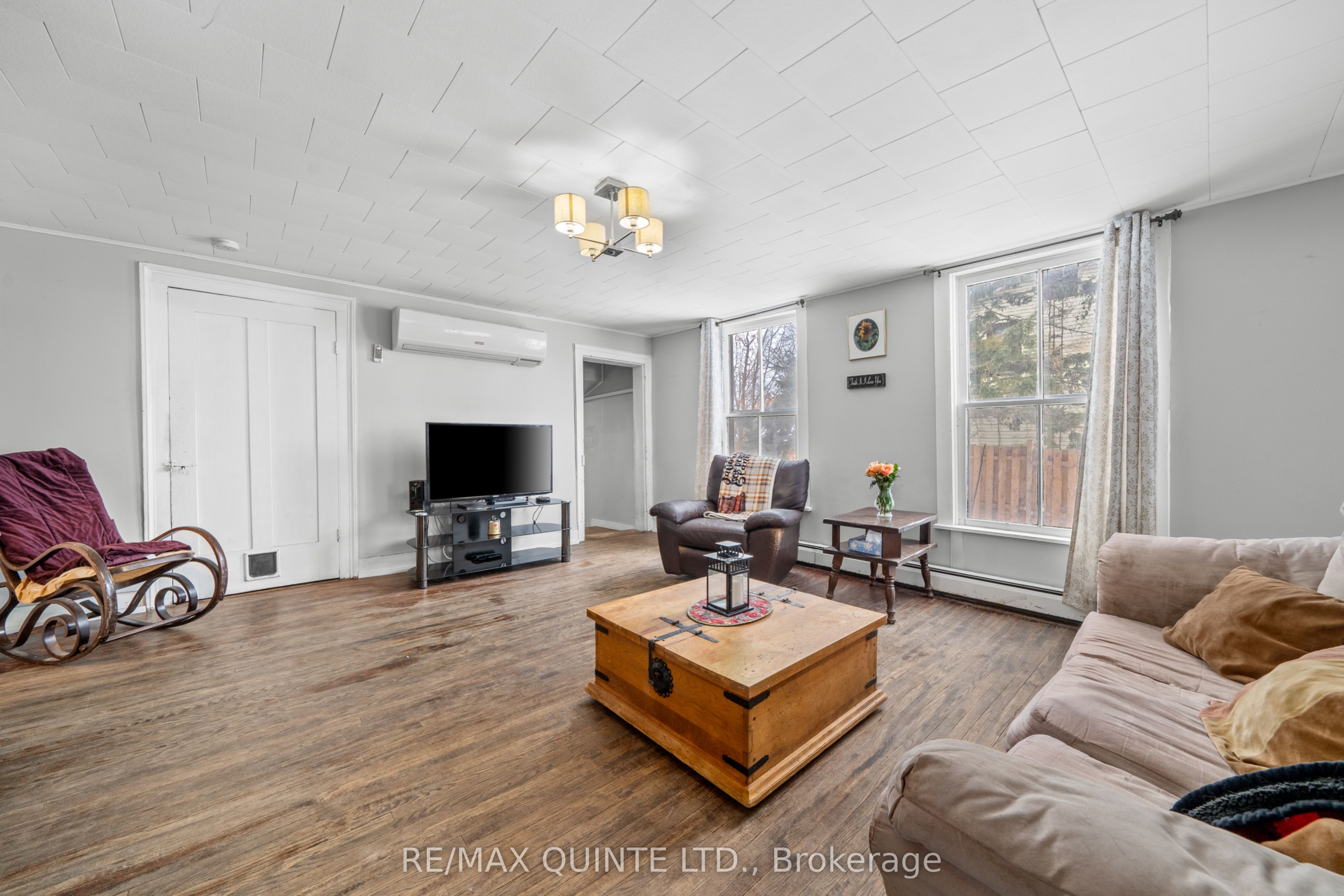 48 Young Street Property Photo 10