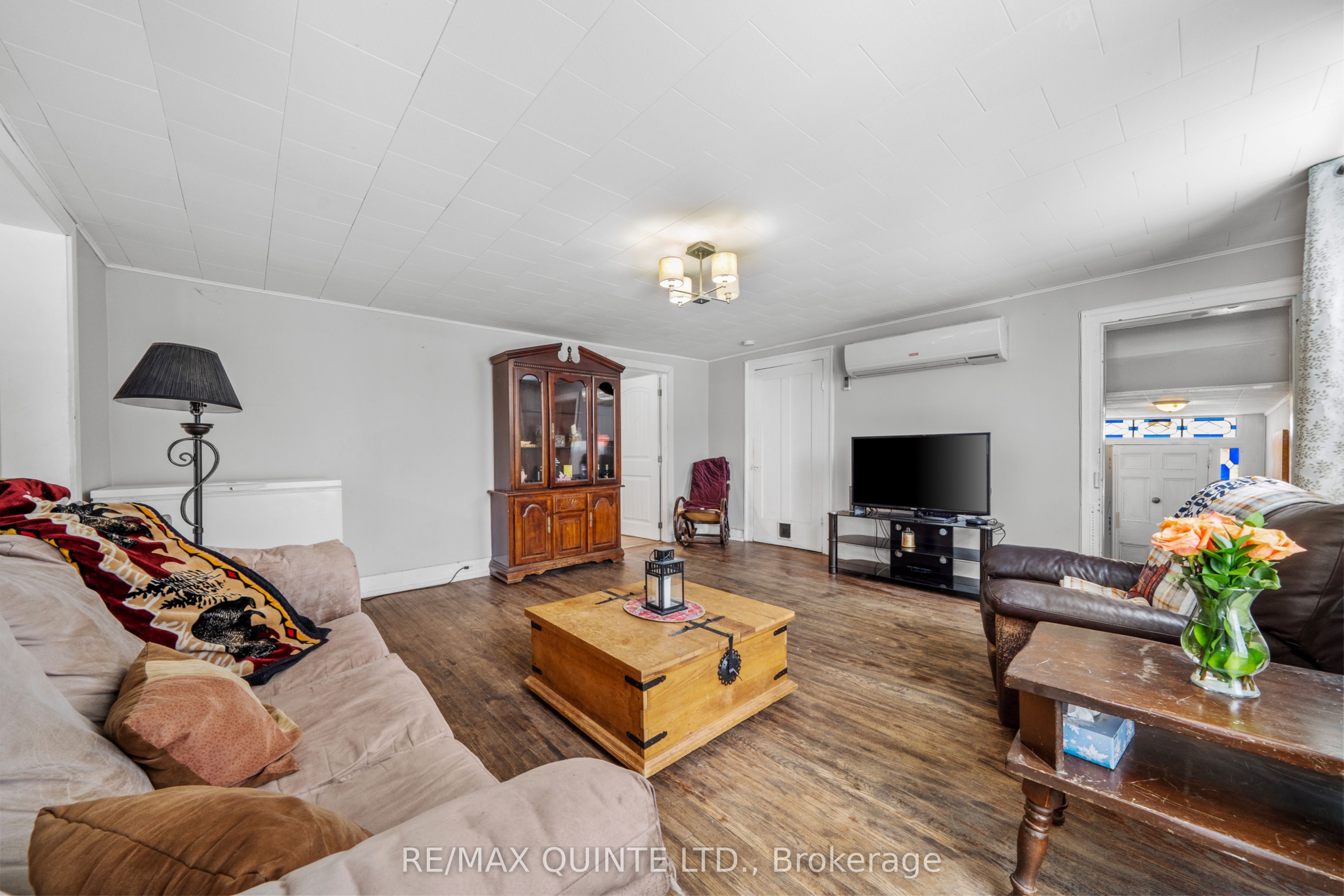 48 Young Street Property Photo 11