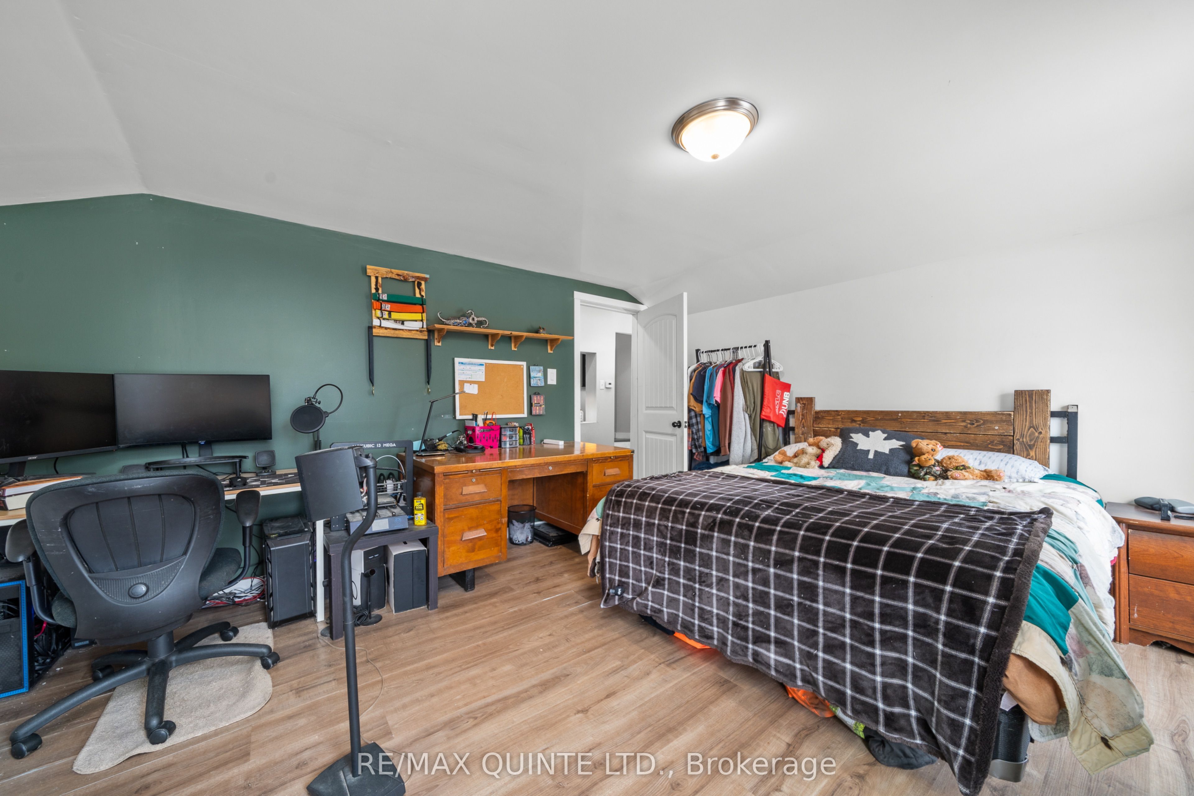 48 Young Street Property Photo 21