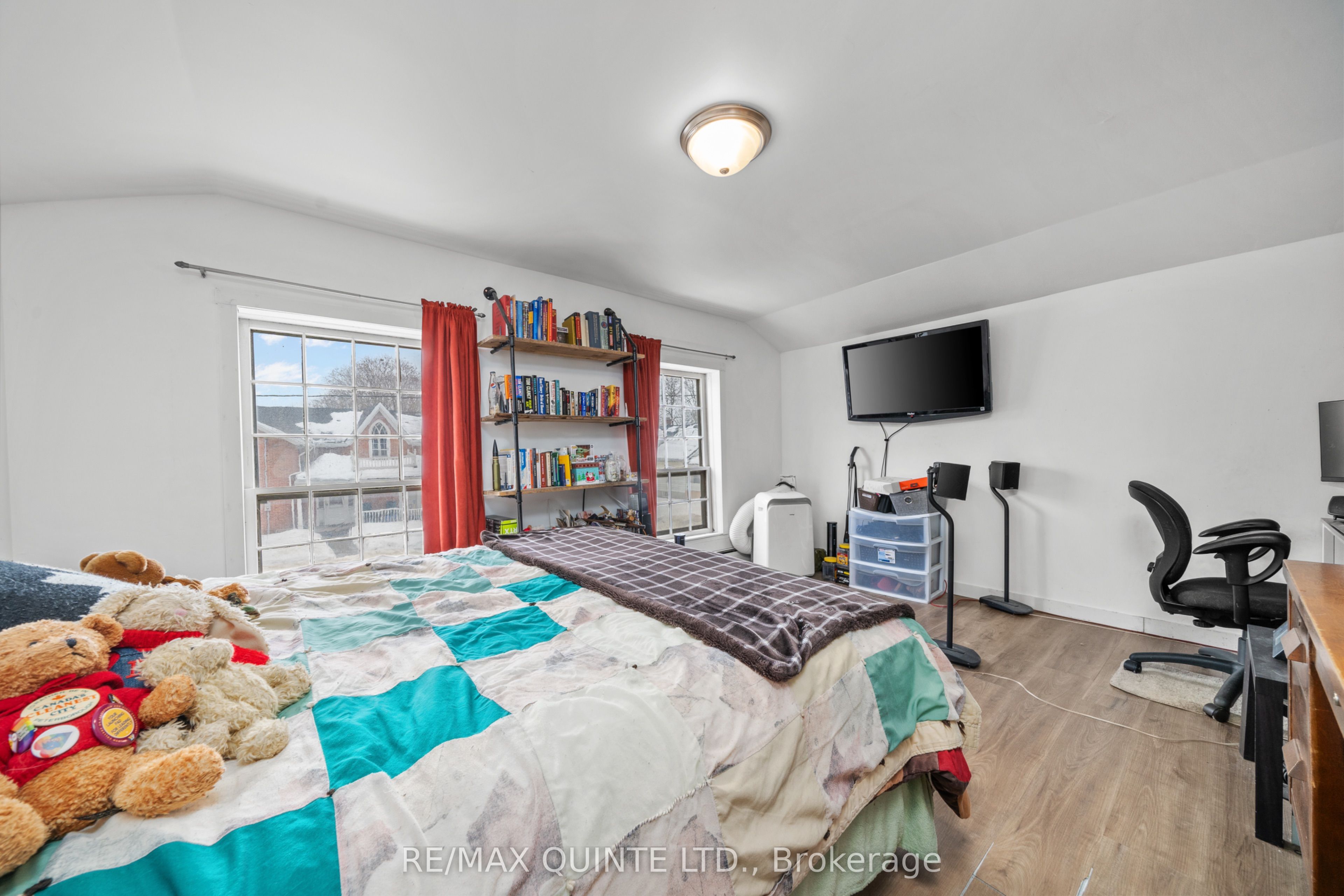 48 Young Street Property Photo 22