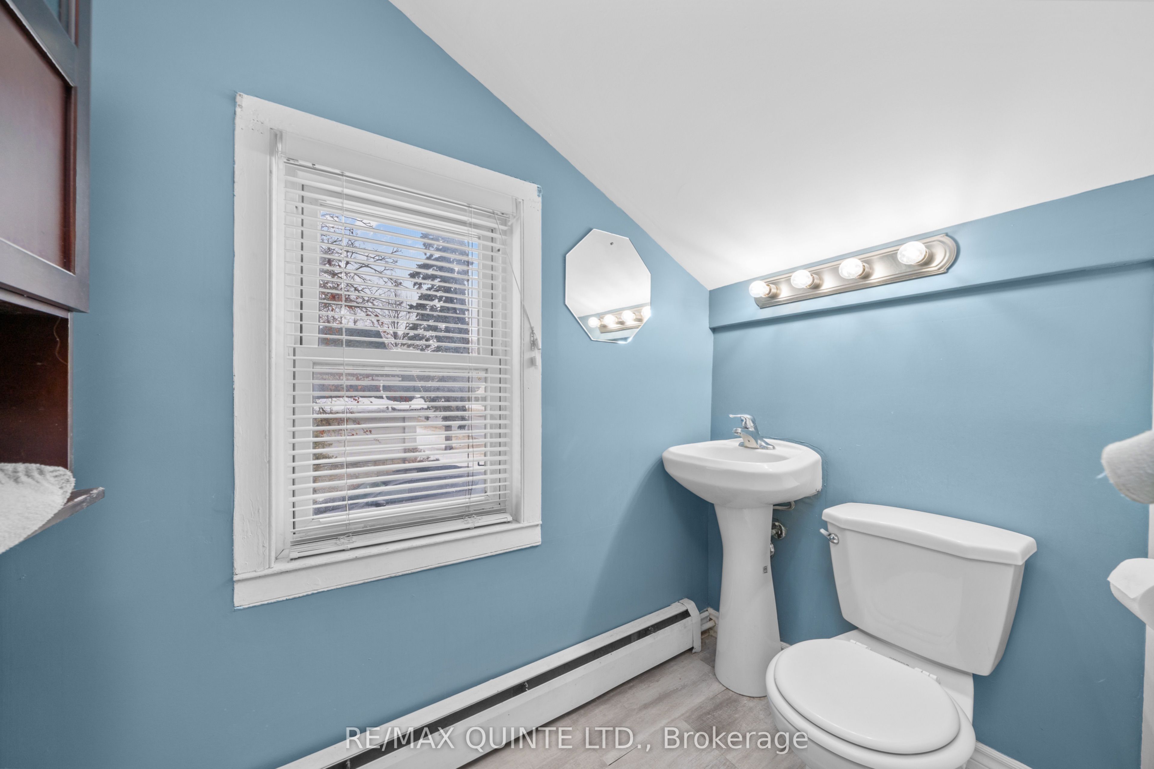 48 Young Street Property Photo 29