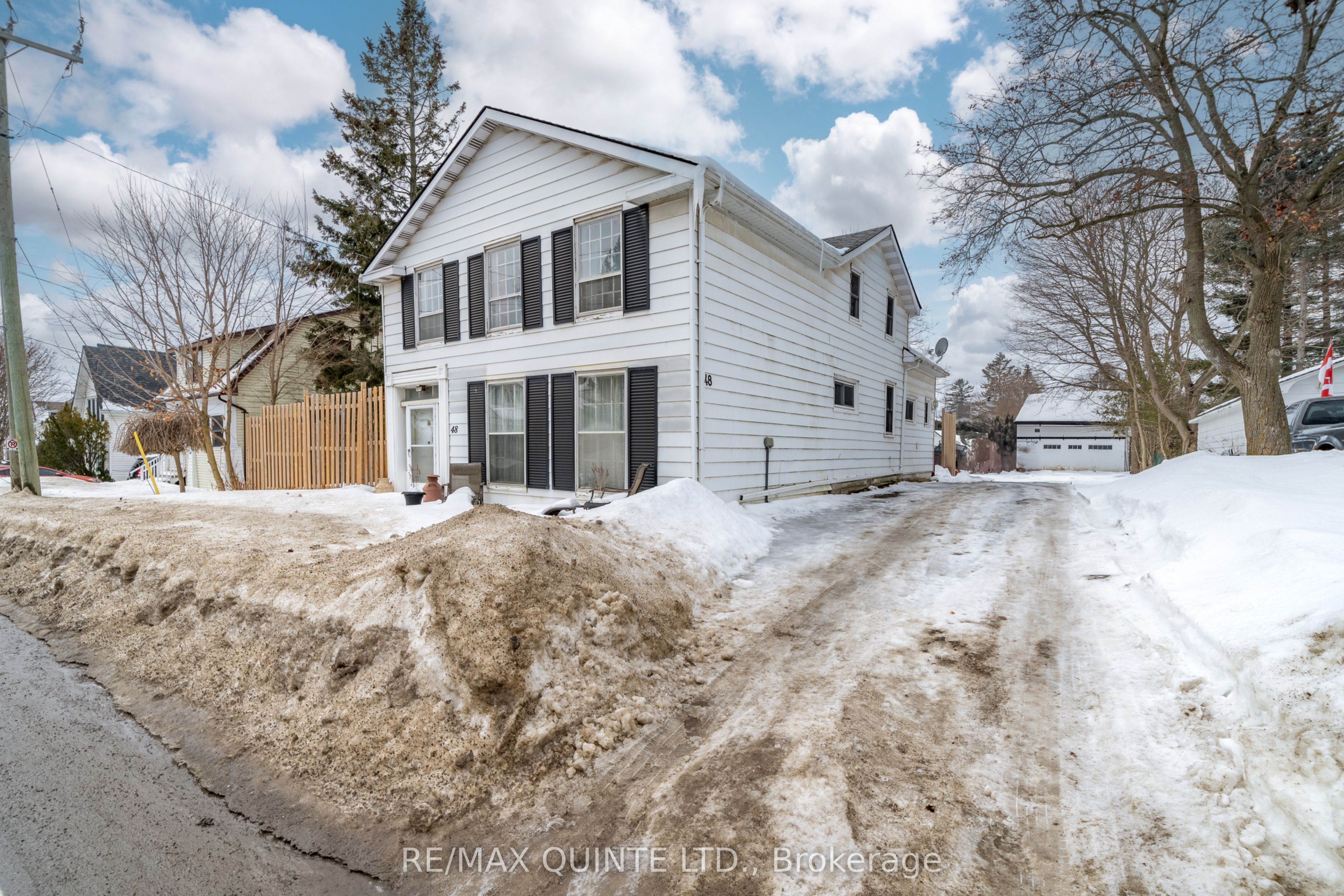 48 Young Street Property Photo 32