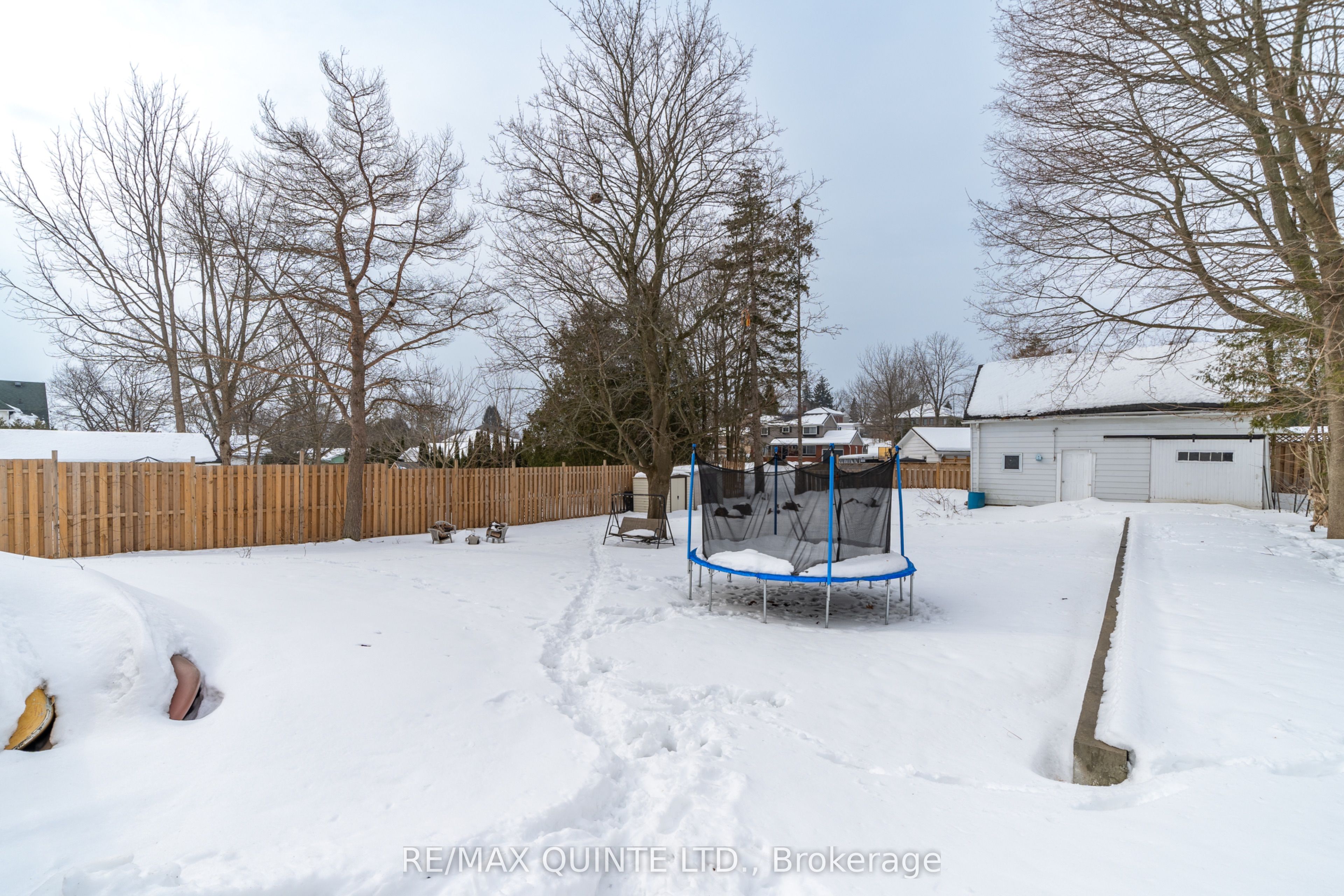 48 Young Street Property Photo 35