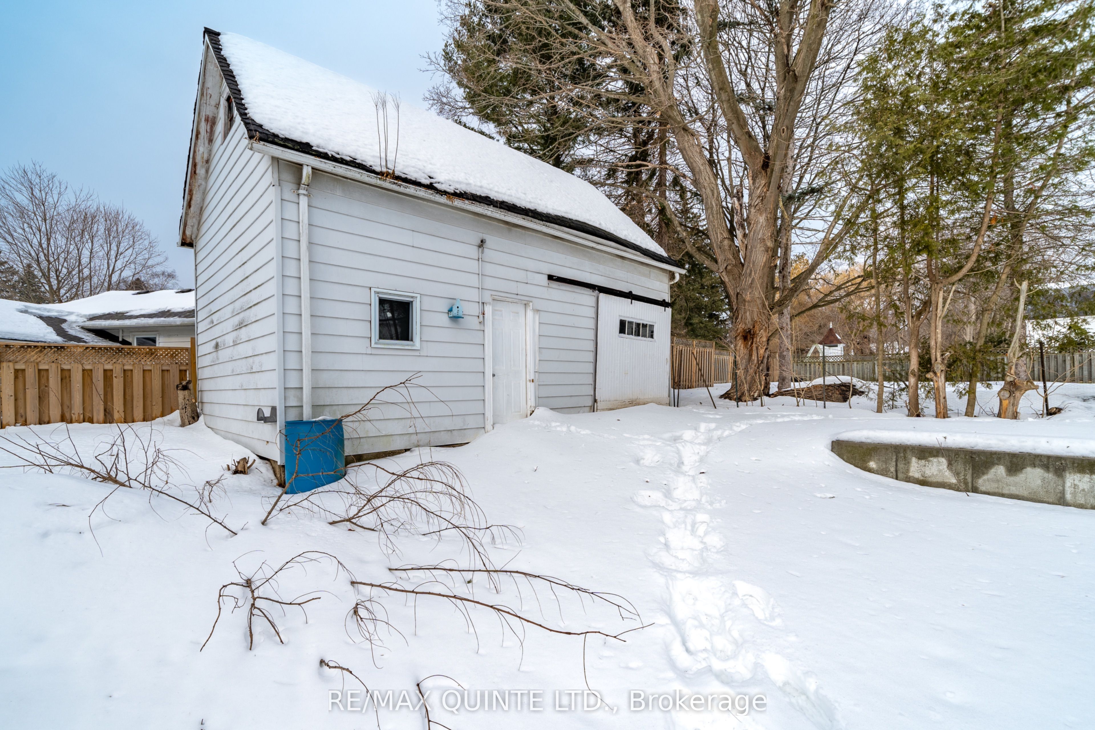 48 Young Street Property Photo 39