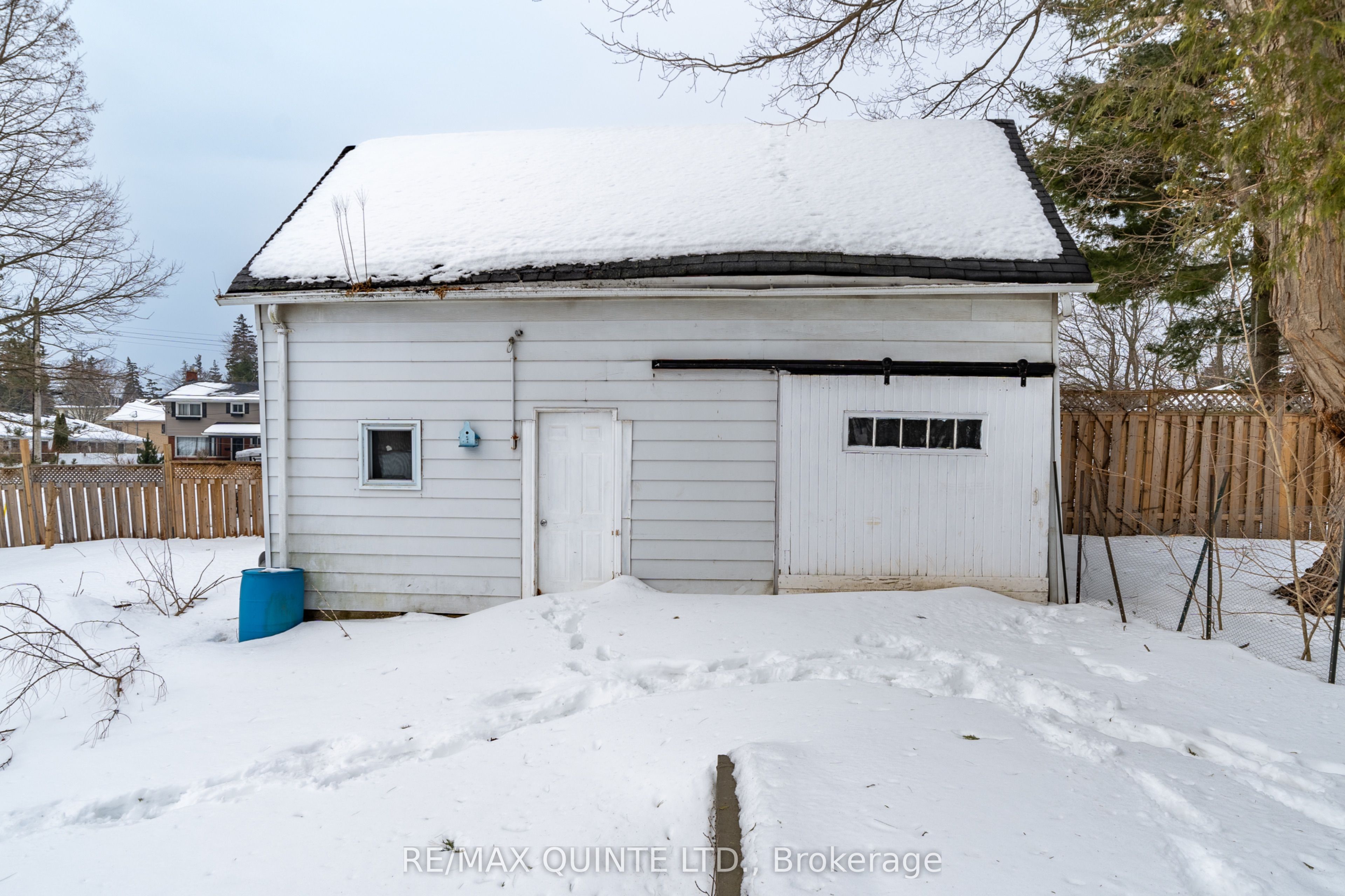 48 Young Street Property Photo 41