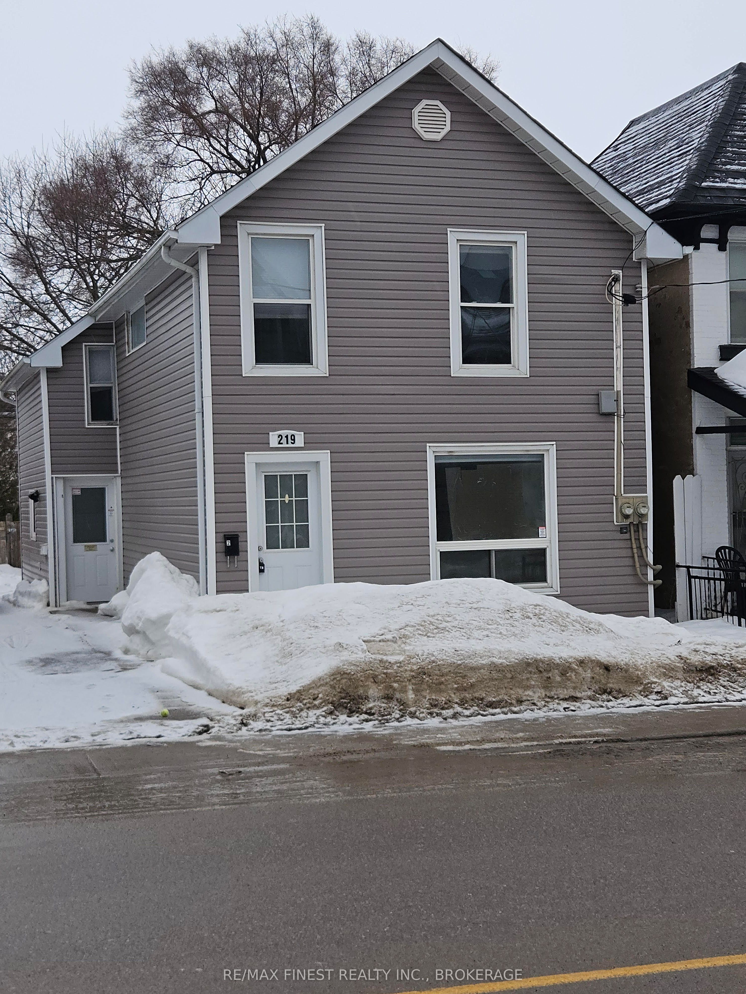 219 Montreal St Property Photo