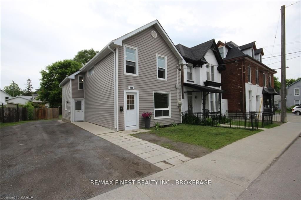 219 Montreal Street Property Photo 3