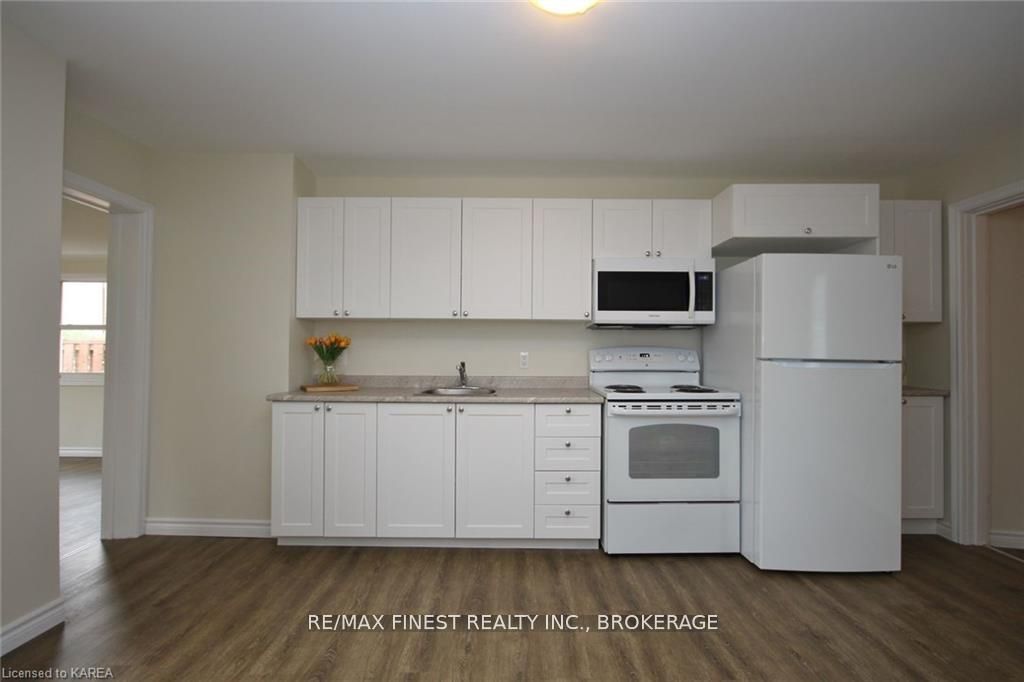 219 Montreal Street Property Photo 6