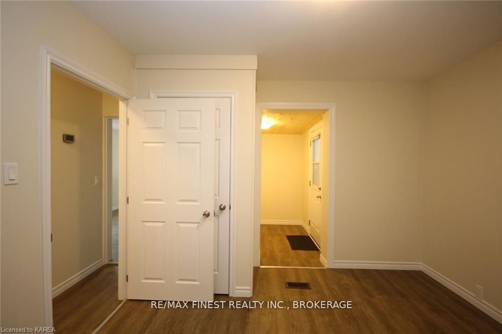 219 Montreal Street Property Photo 8