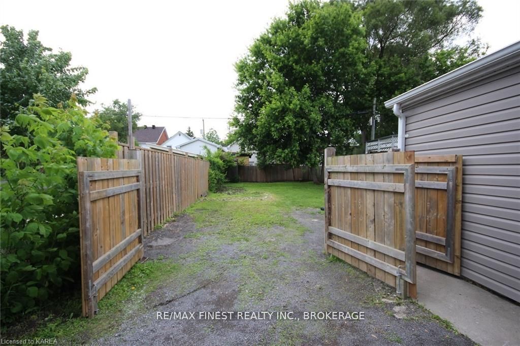 219 Montreal Street Property Photo 38