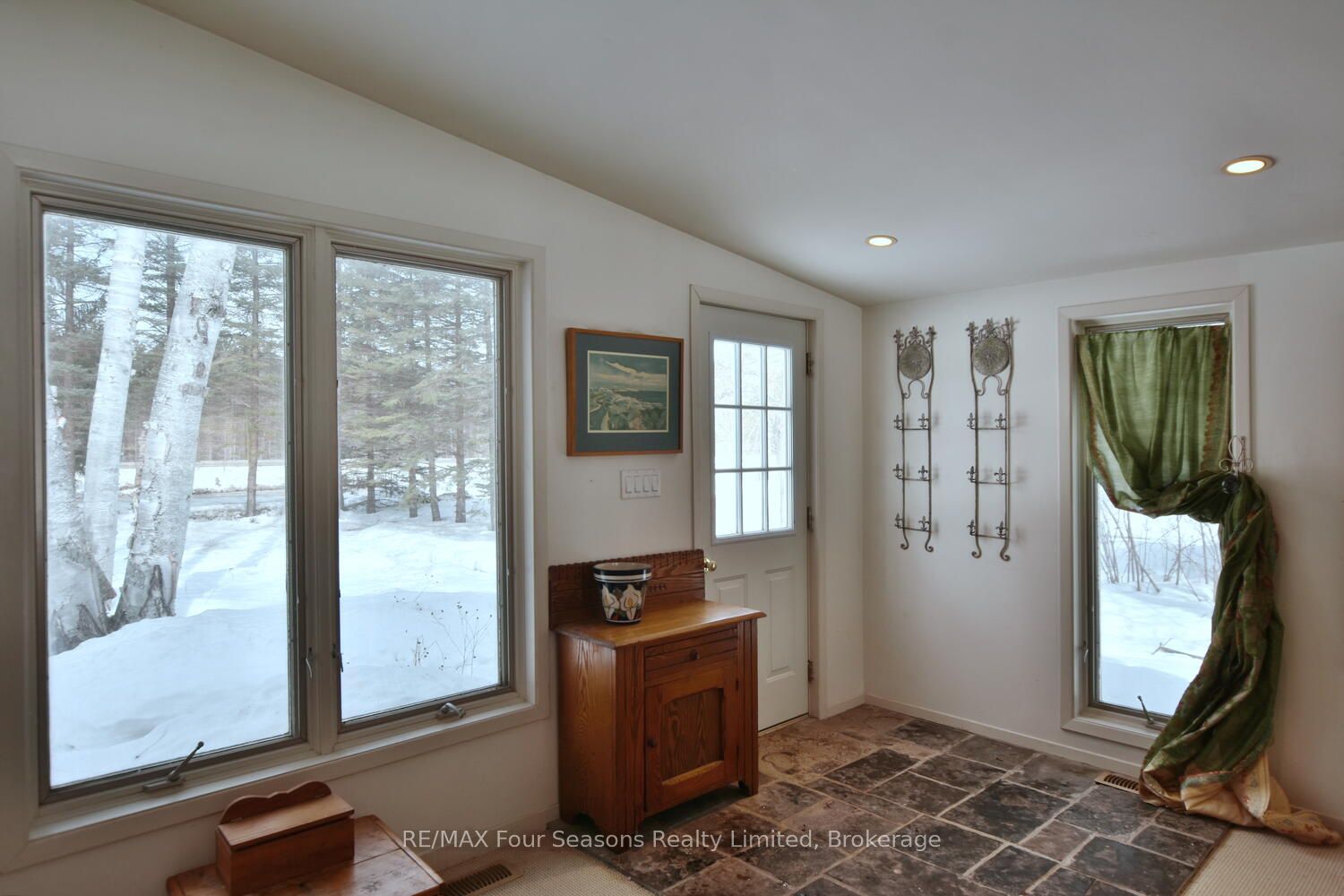 209864 Highway 26 Property Photo 5