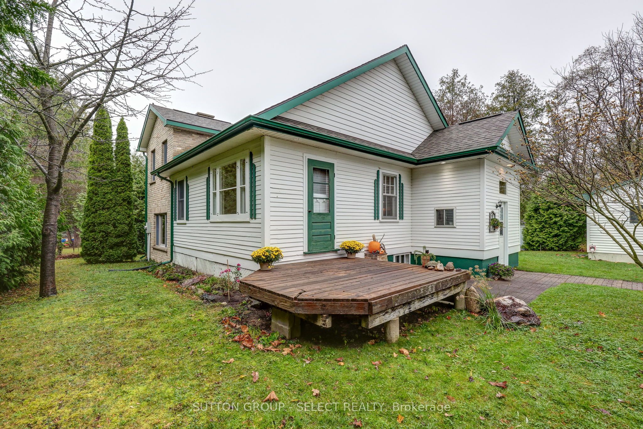 1 Howard St E Property Photo