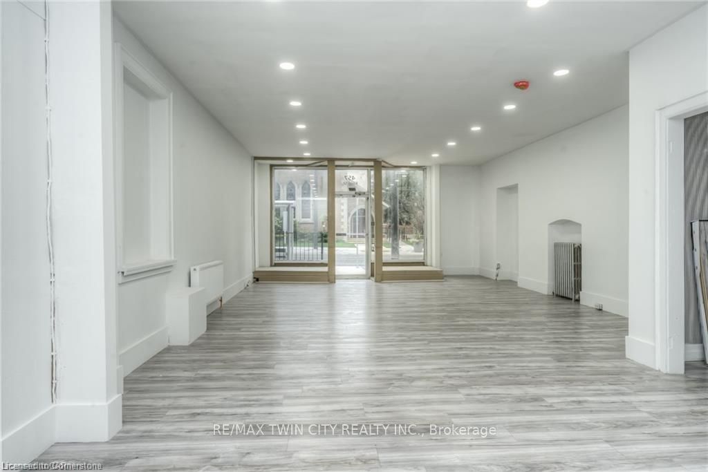 457 King St E Property Photo 3