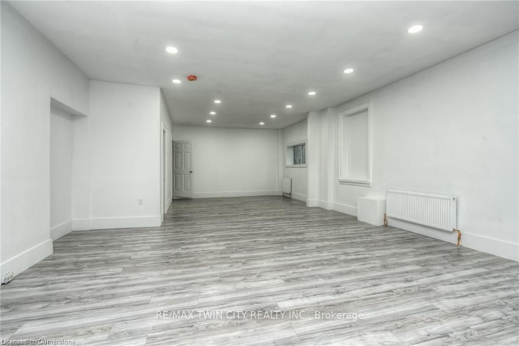 457 King St E Property Photo 4