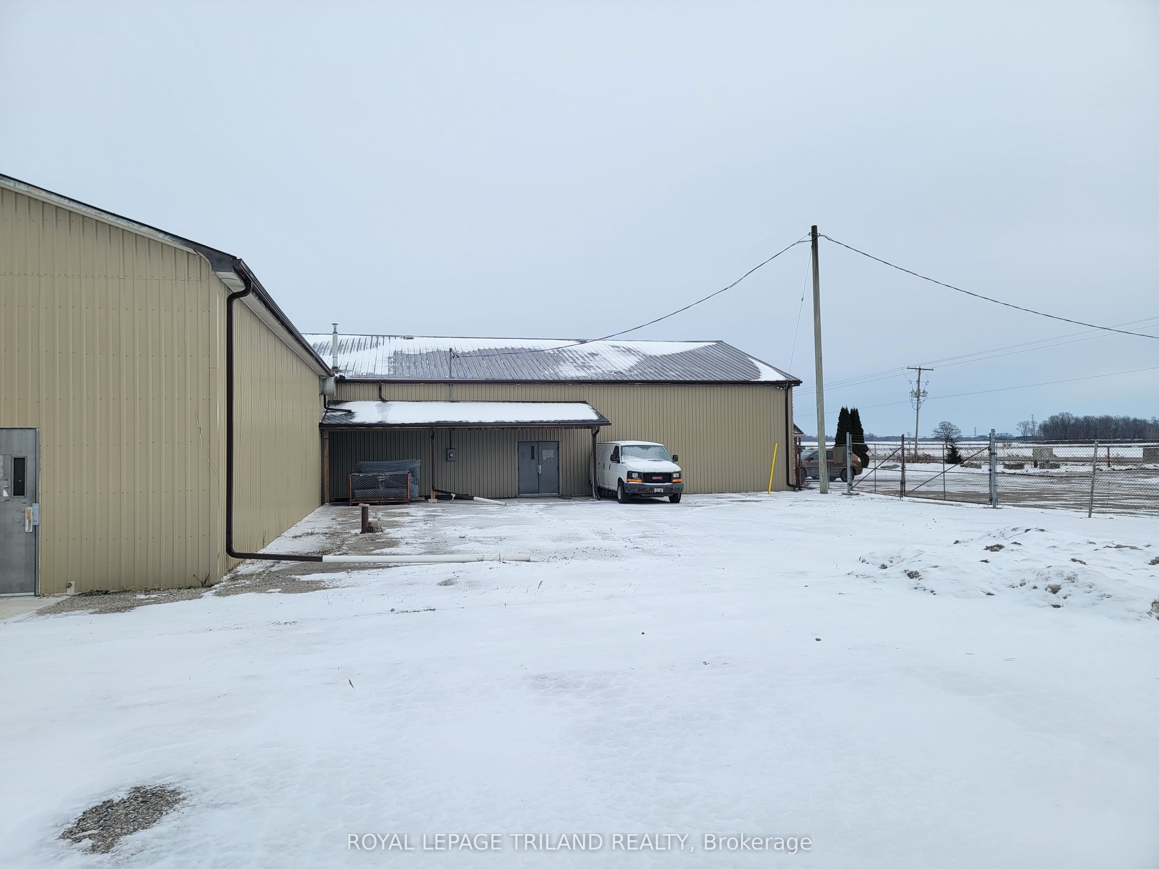 4268 Dundas St Property Photo 9