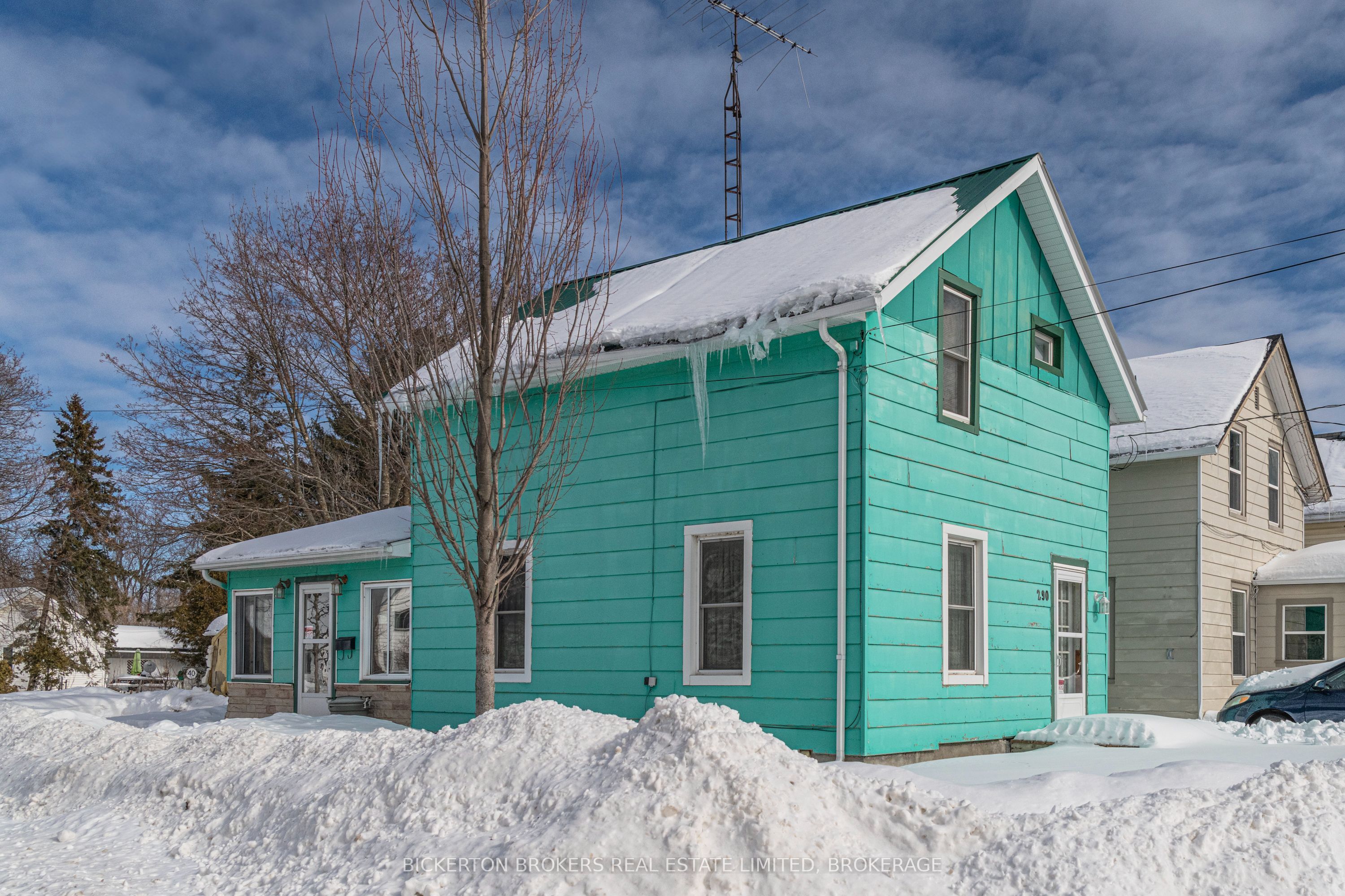 290 First Street Property Photo