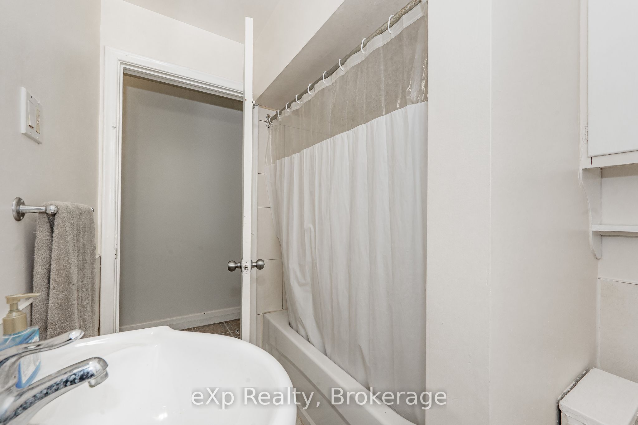 9 Cambridge Street Property Photo 17