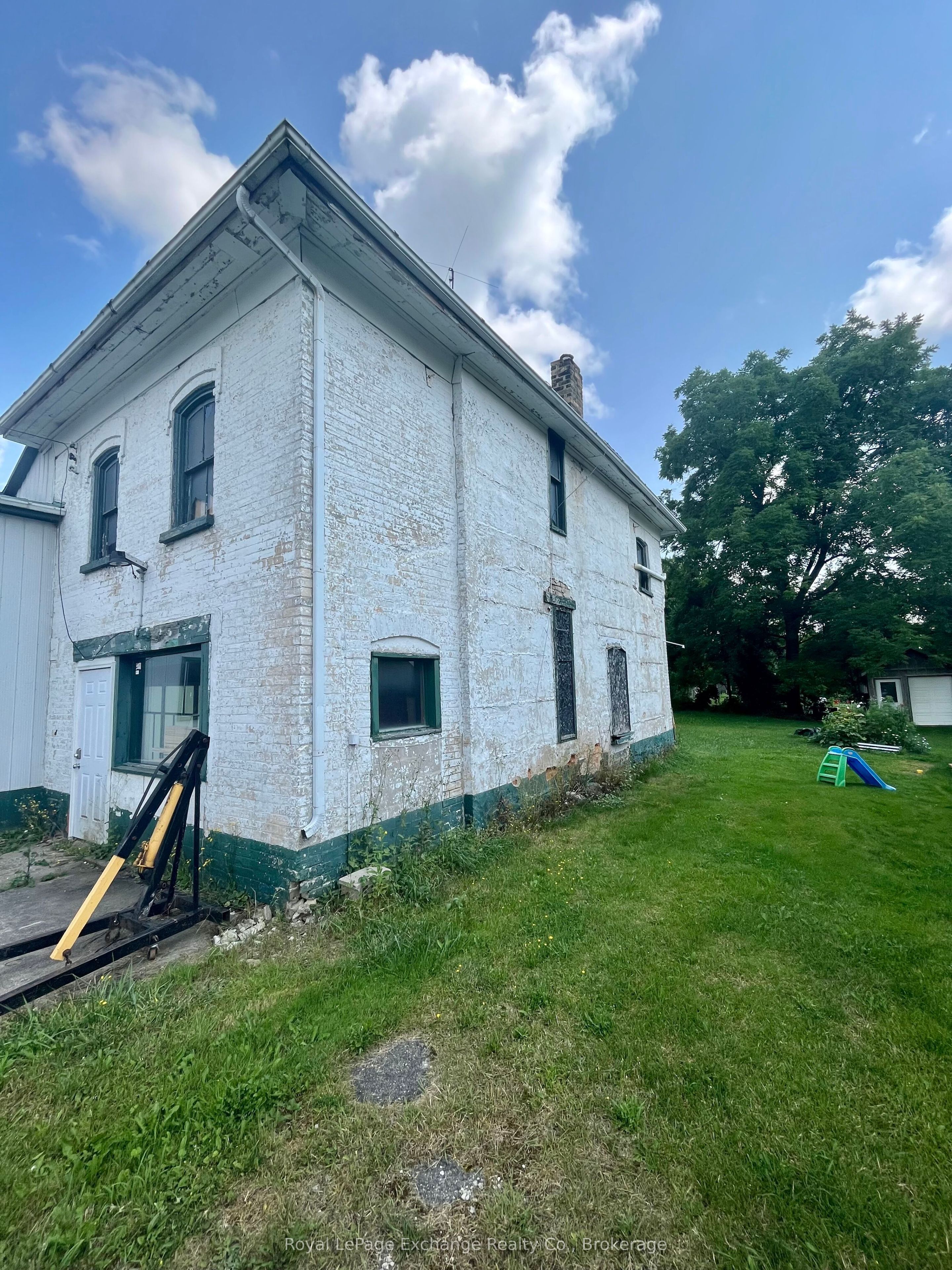 3054 Adelaide St Property Photo 4