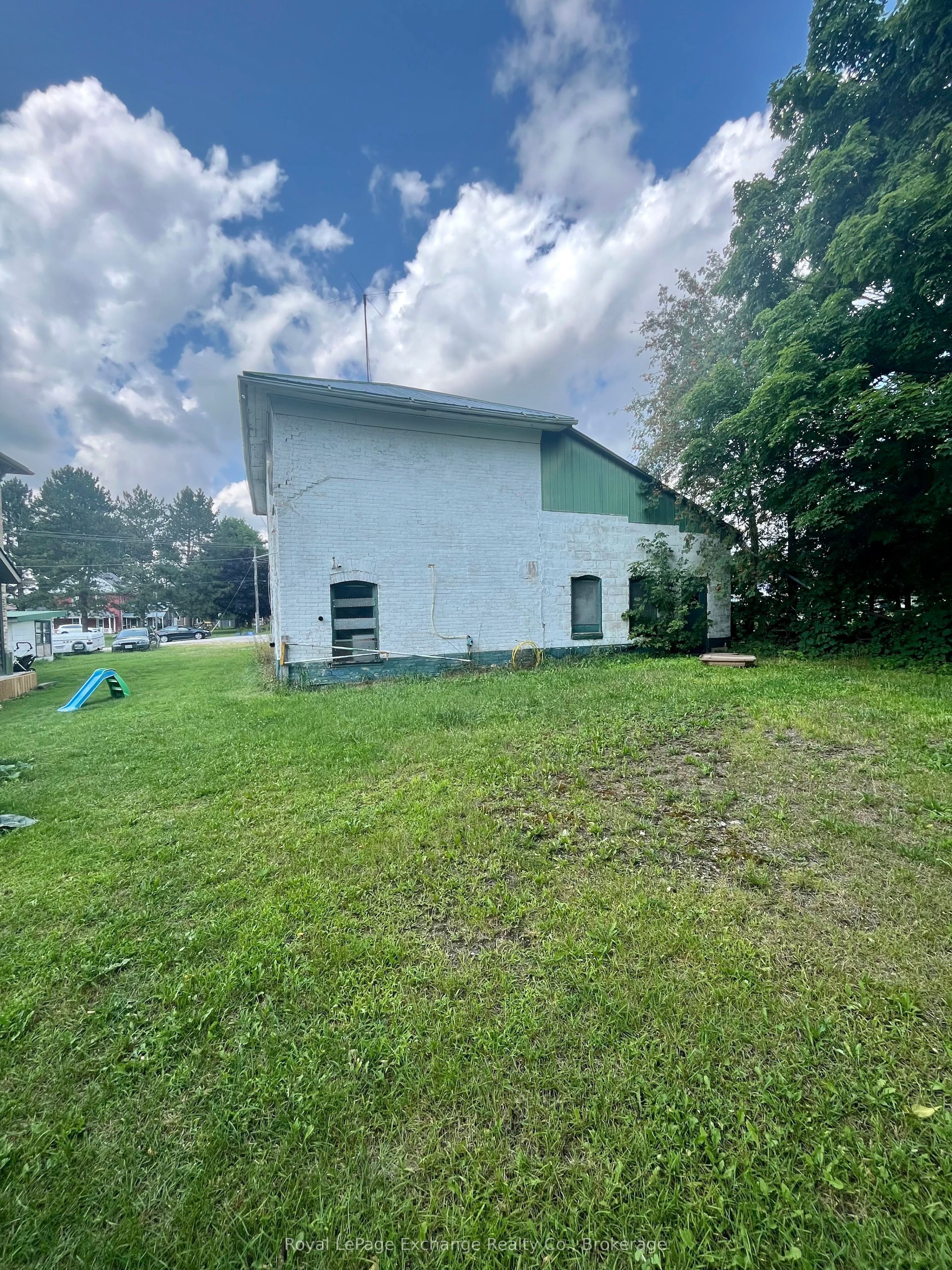3054 Adelaide St Property Photo 5