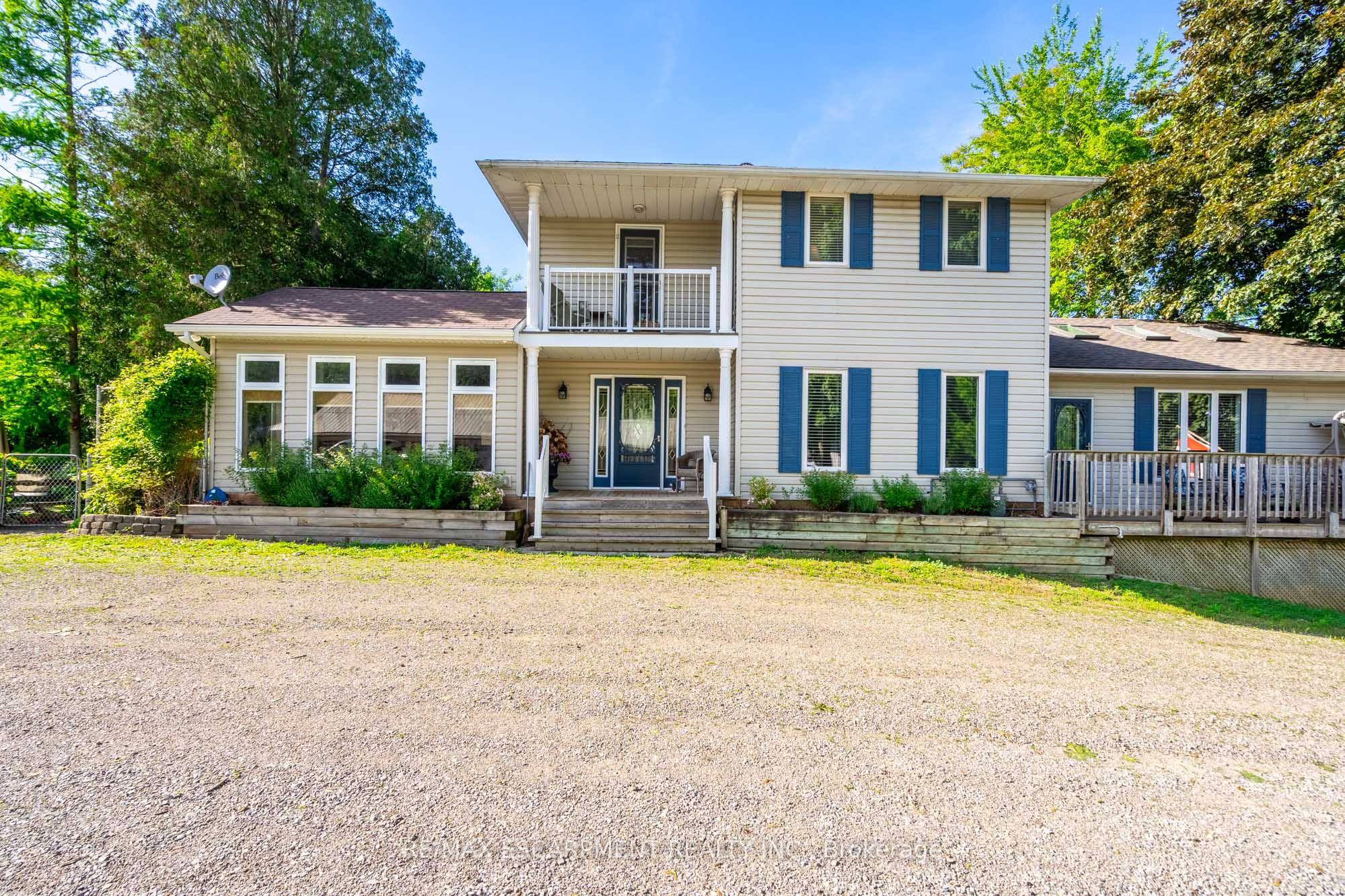 956 Lynden Rd Property Photo