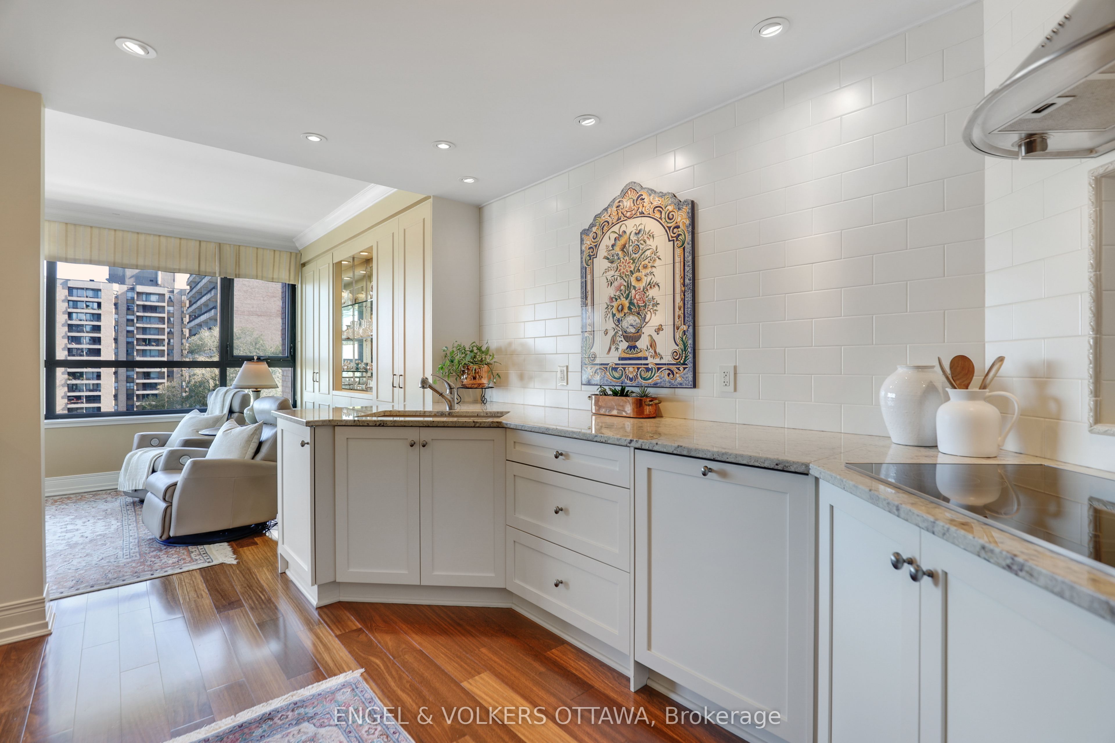 #503 - 40 Boteler Street Property Photo 15