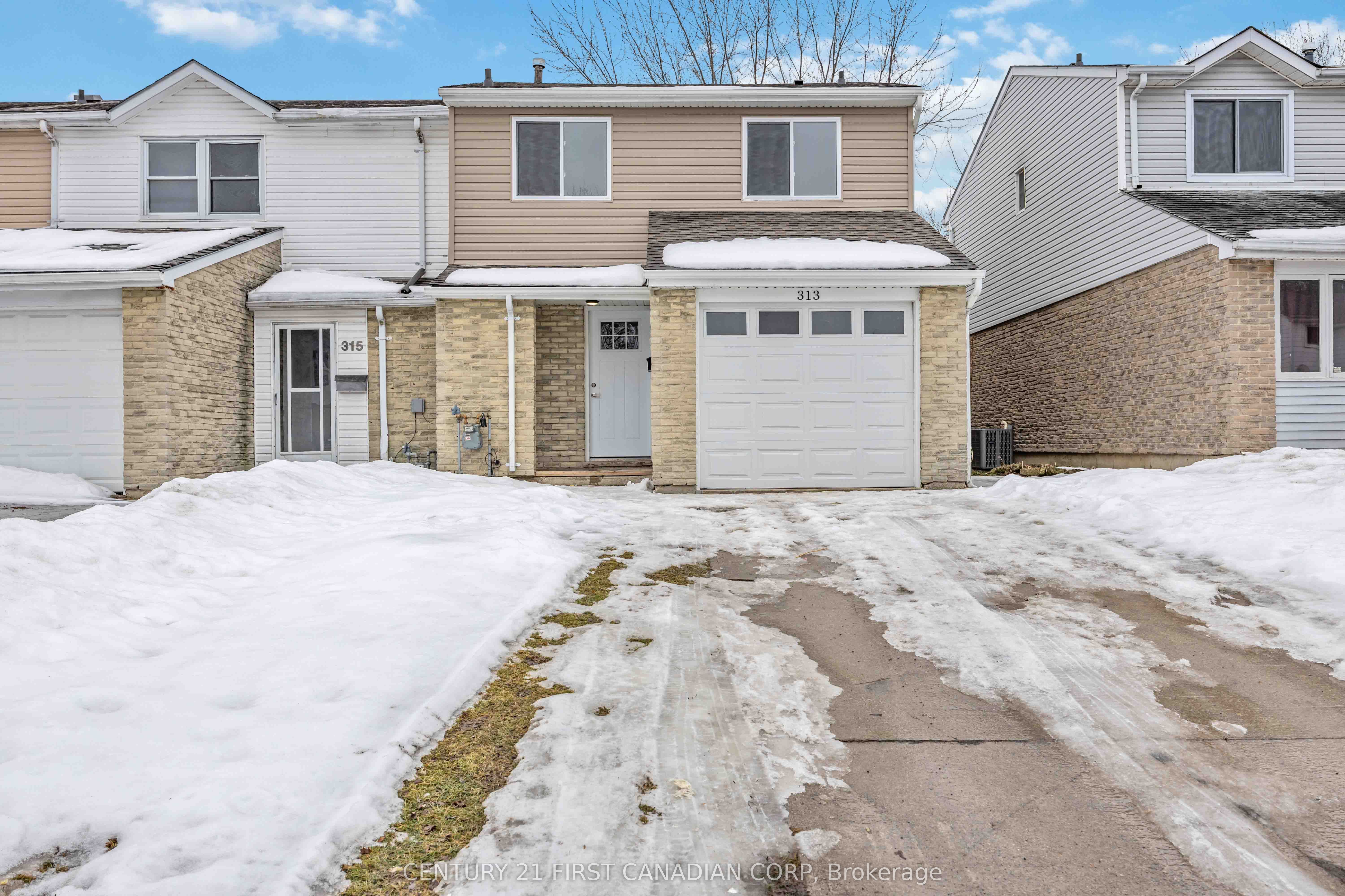 313 Somerset Crescent Property Photo