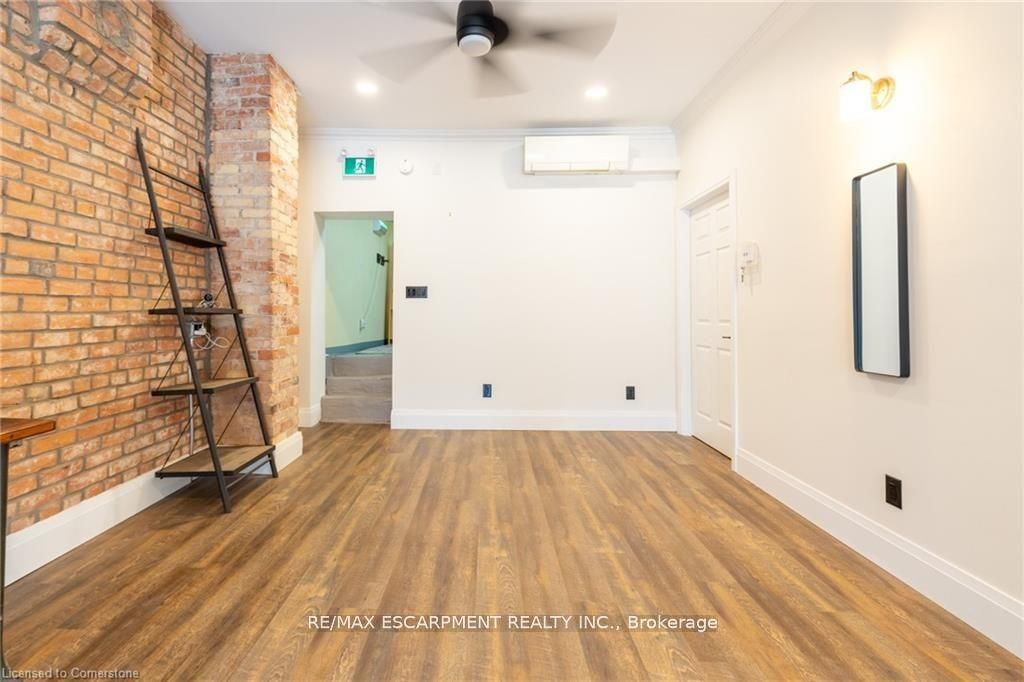 299 James St N Property Photo 11