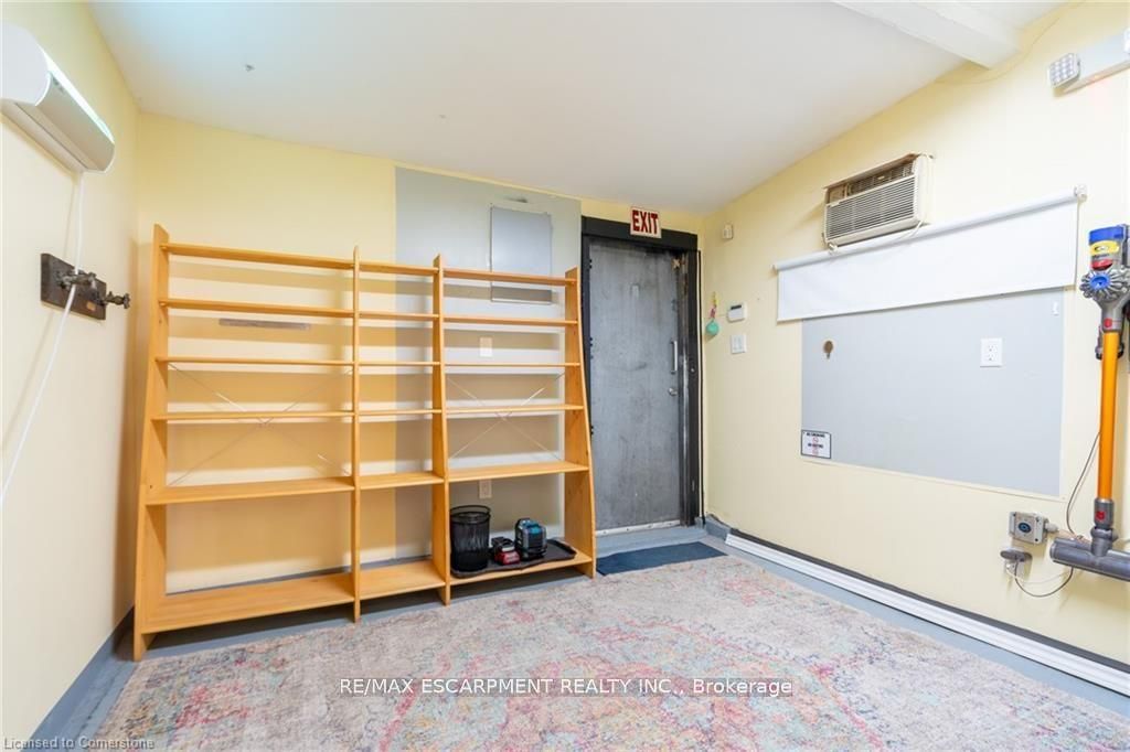 299 James St N Property Photo 12