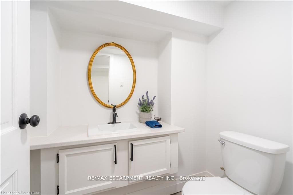 299 James St N Property Photo 17