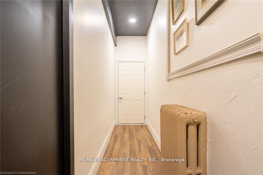 299 James St N Property Photo 19