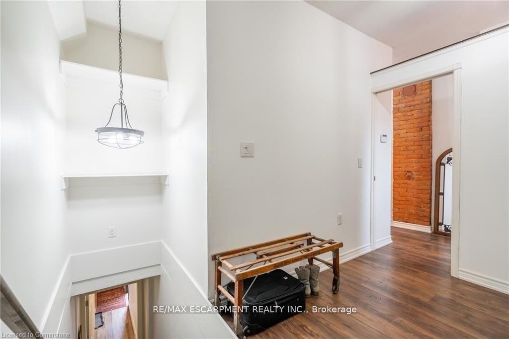 299 James St N Property Photo 20